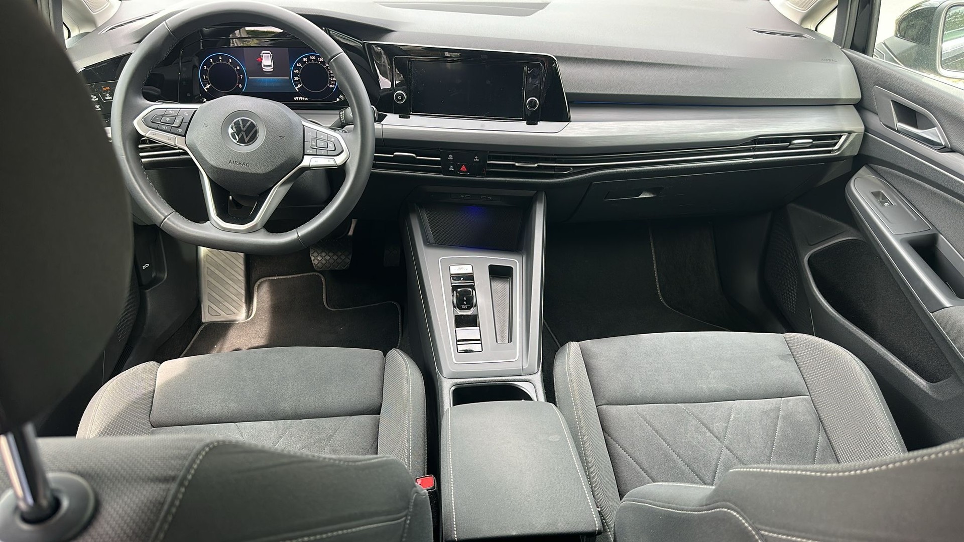 VW Golf Variant 1.5 eTSI mHEV Style-image-5