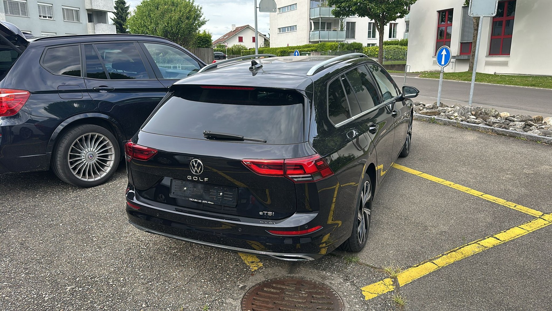 VW Golf Variant 1.5 eTSI mHEV Style-image-3