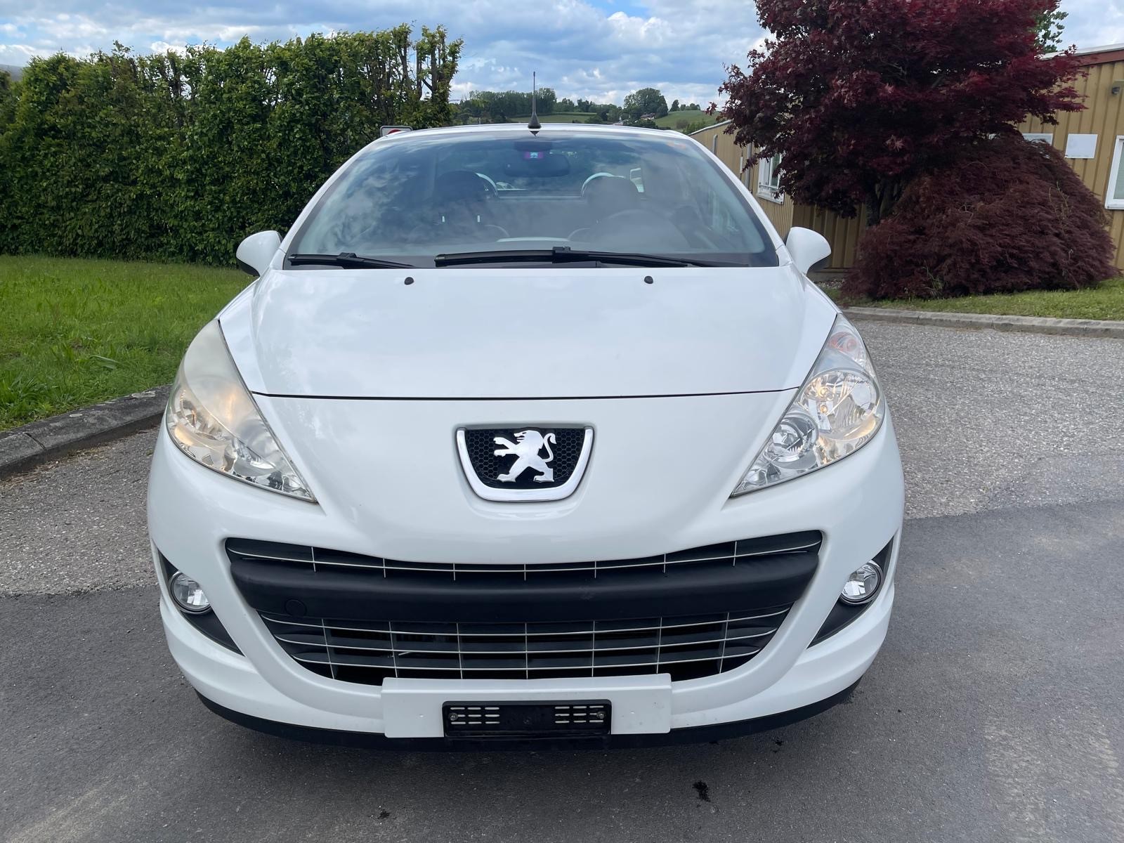 PEUGEOT 207 CC 1.6 16V Turbo Swiss Edition-image-11