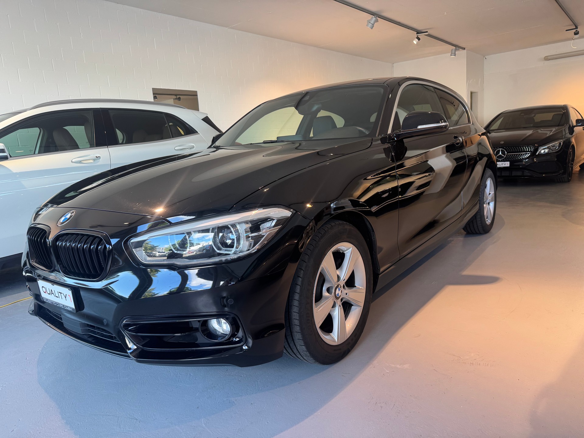 BMW 120i Sport Line Steptronic-image-1