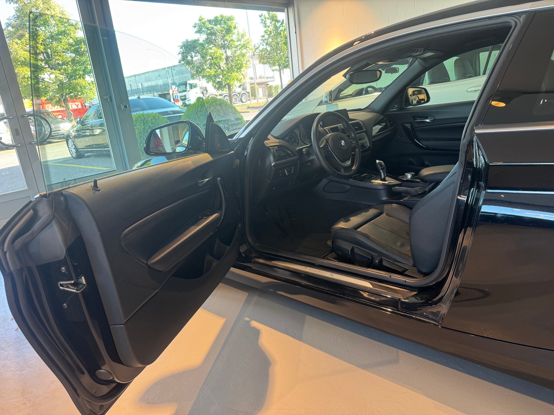 BMW 120i Sport Line Steptronic-image-9