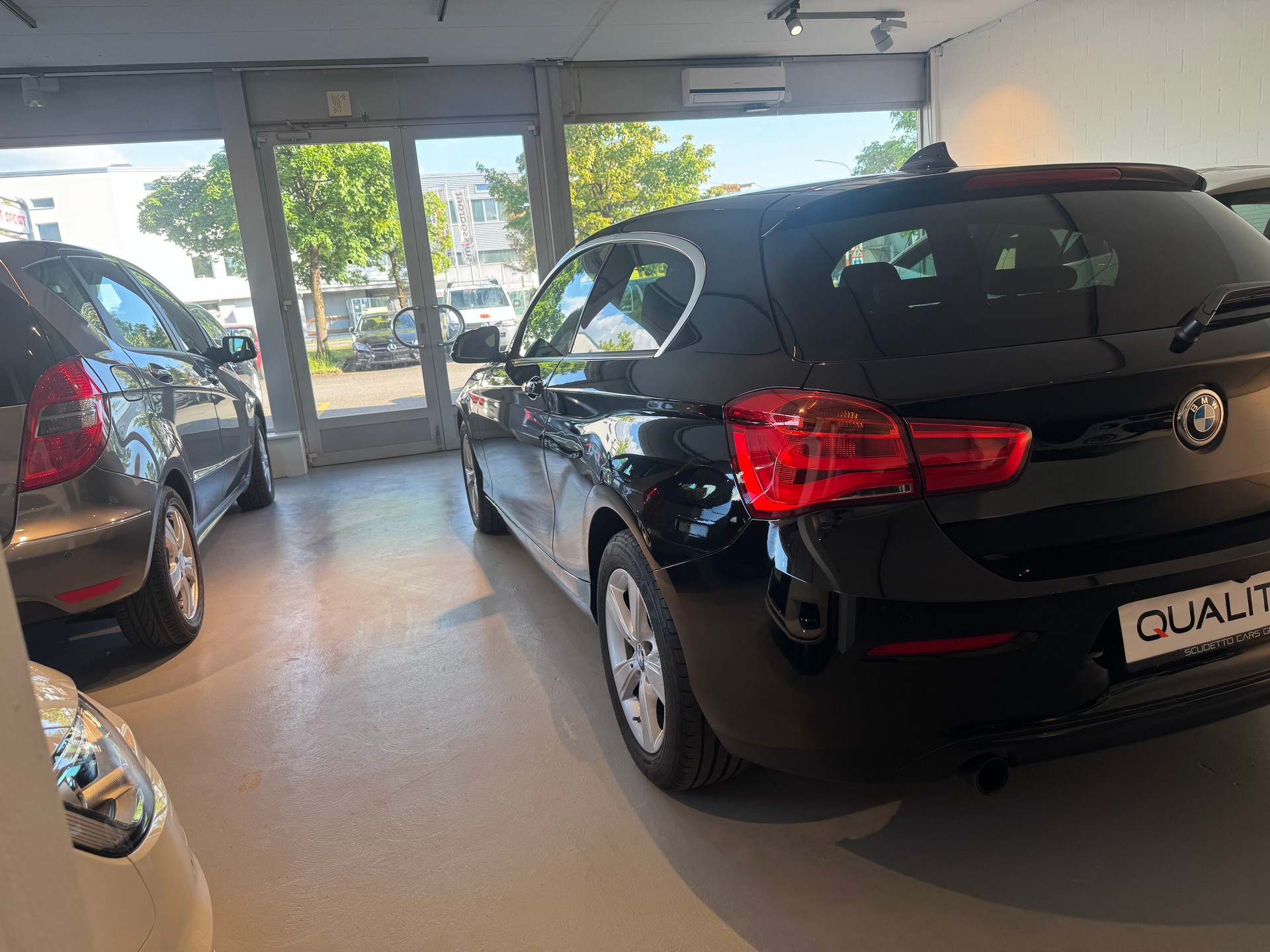 BMW 120i Sport Line Steptronic-image-5