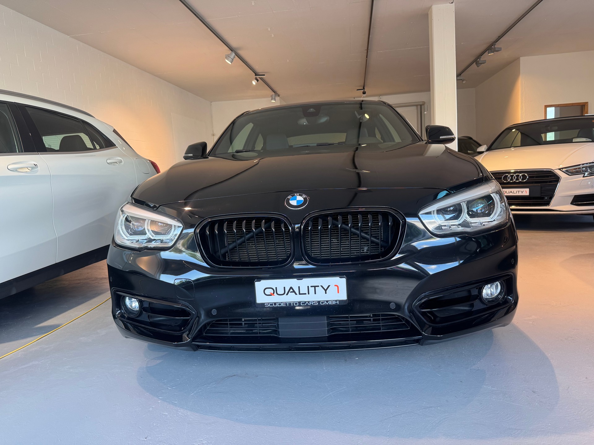 BMW 120i Sport Line Steptronic-image-0