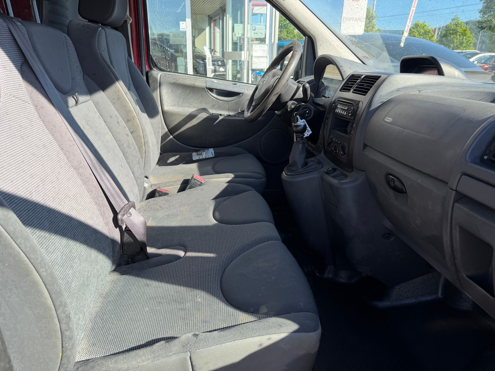 TOYOTA Avensis 2.2D-CAT Sol Premium-image-9