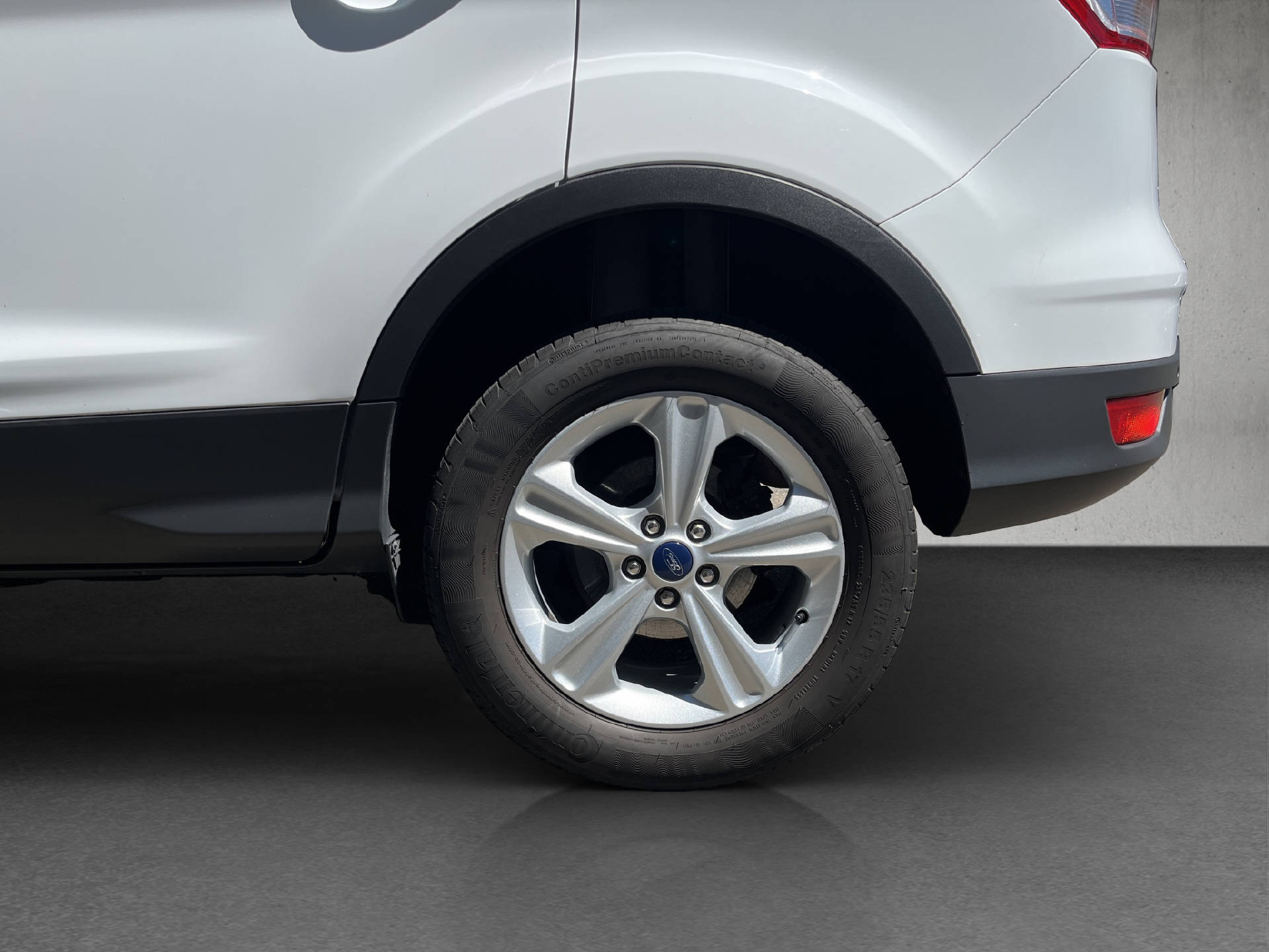 FORD Kuga 1.5 EcoB 150 Titanium 2WD-image-23