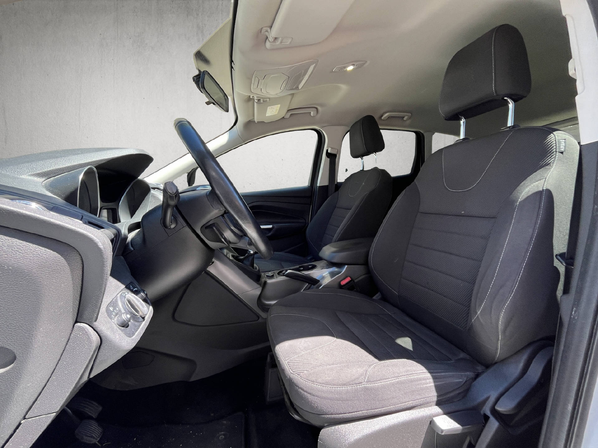 FORD Kuga 1.5 EcoB 150 Titanium 2WD-image-9