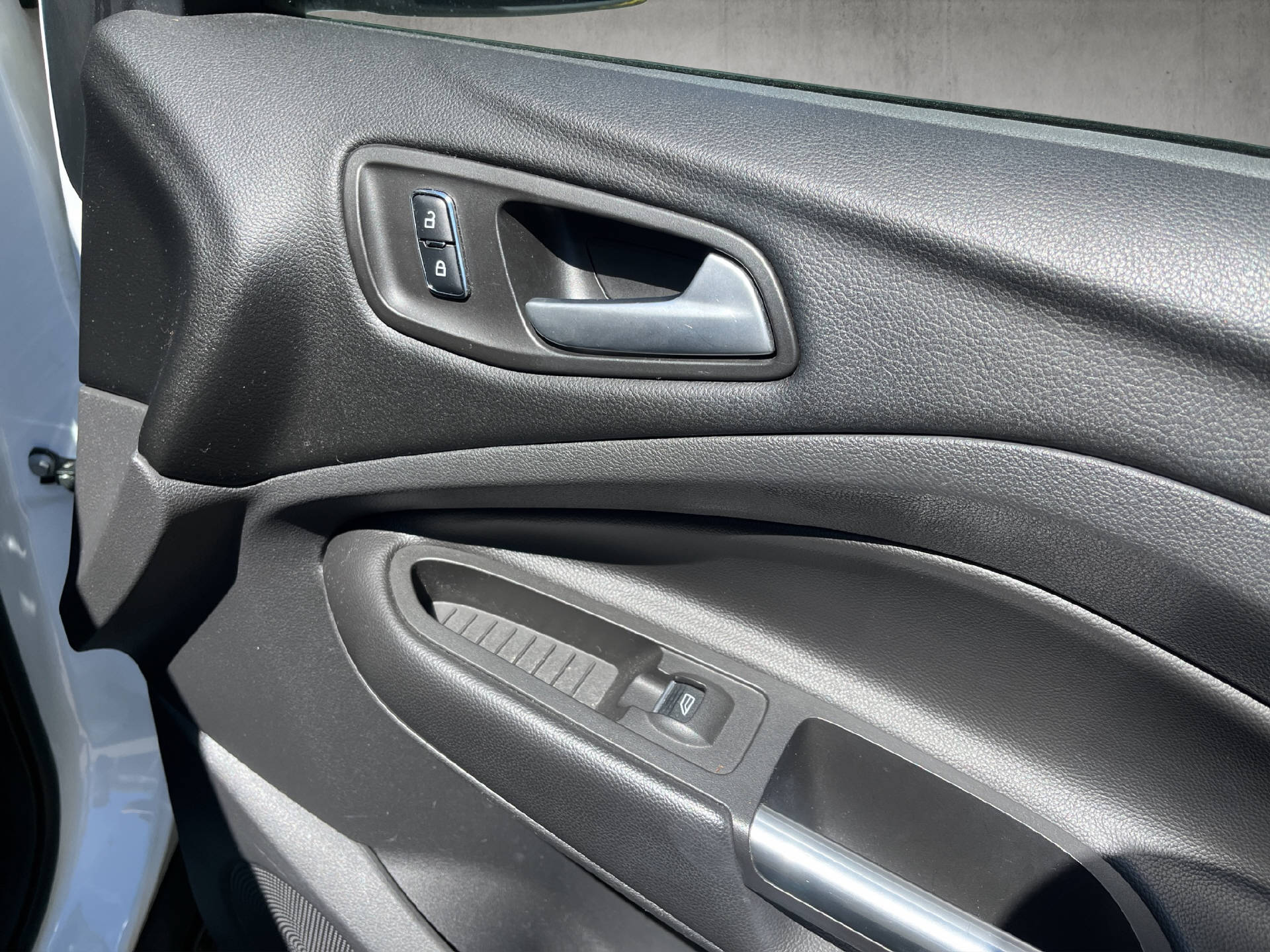 FORD Kuga 1.5 EcoB 150 Titanium 2WD-image-17