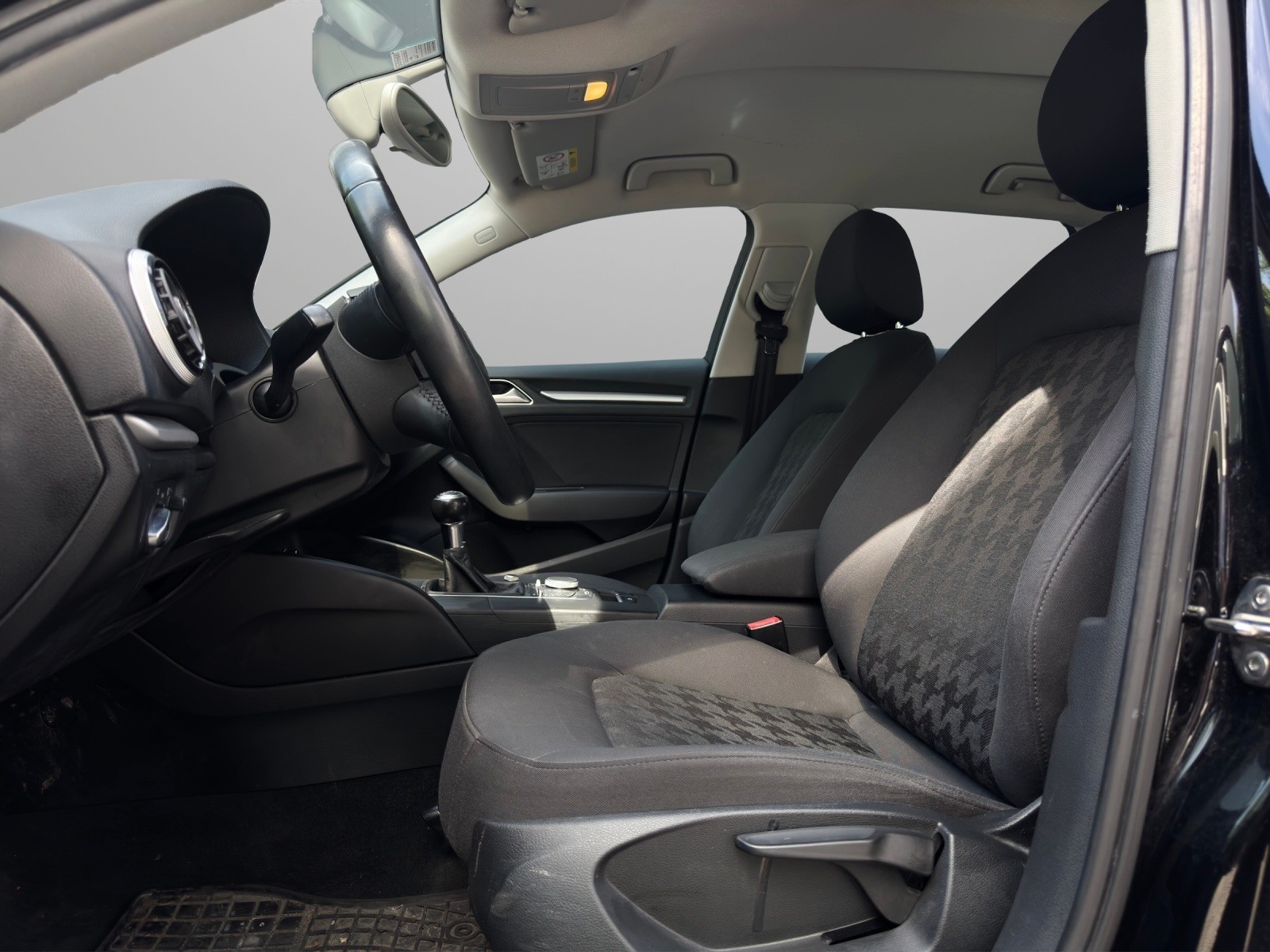 AUDI A3 Sportback 1.2 TFSI Attraction-image-7