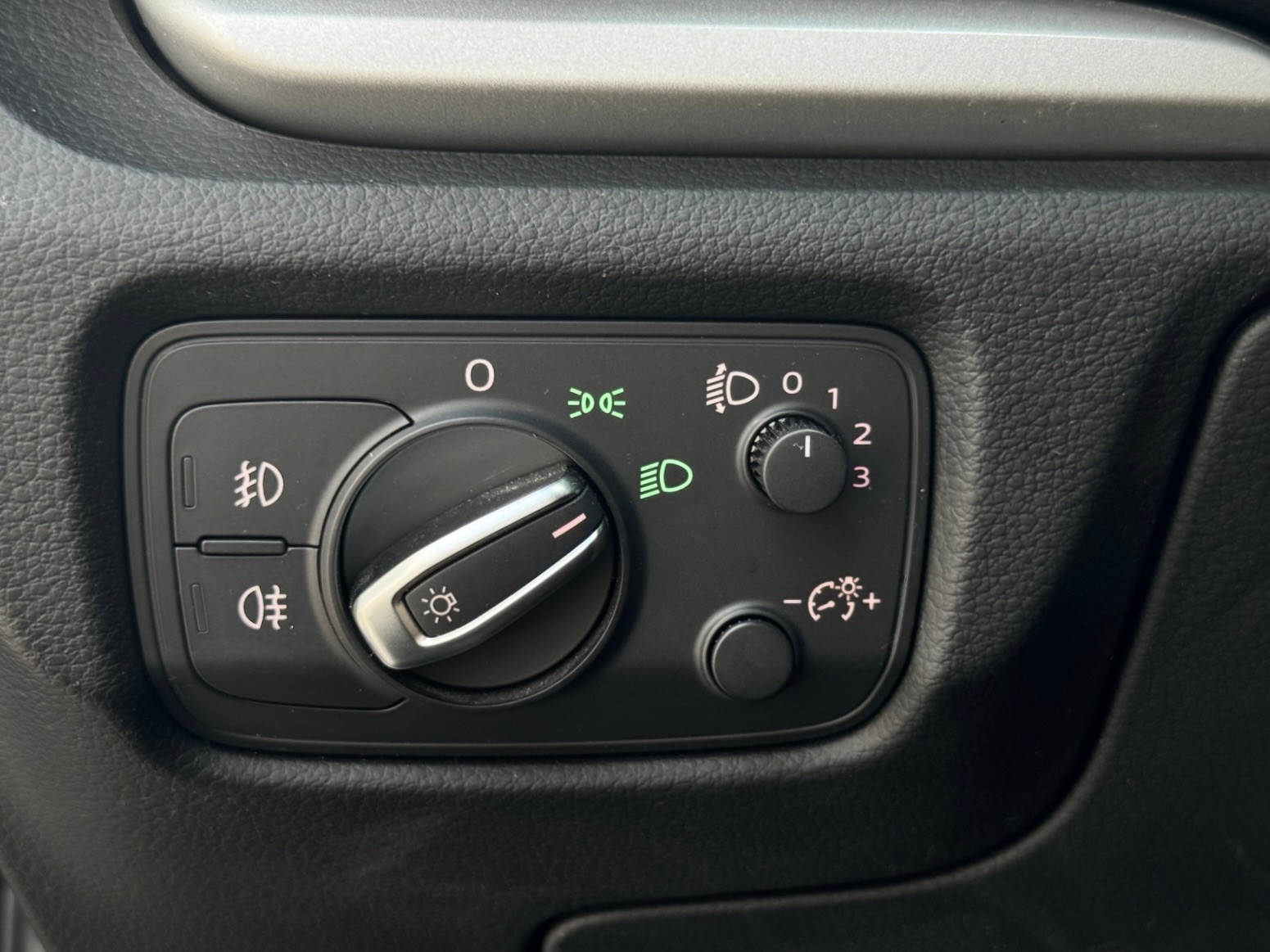 AUDI A3 Sportback 1.2 TFSI Attraction-image-17