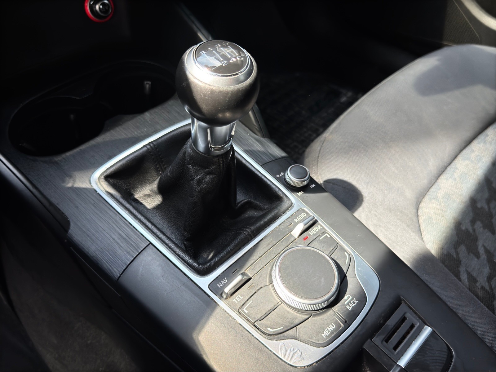 AUDI A3 Sportback 1.2 TFSI Attraction-image-15