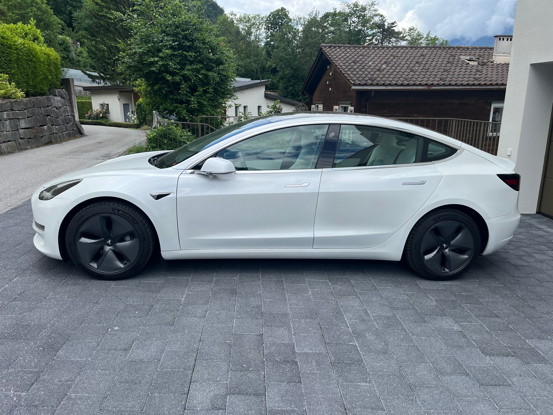 TESLA Model 3 Long Range Dual Motor AWD-image-1