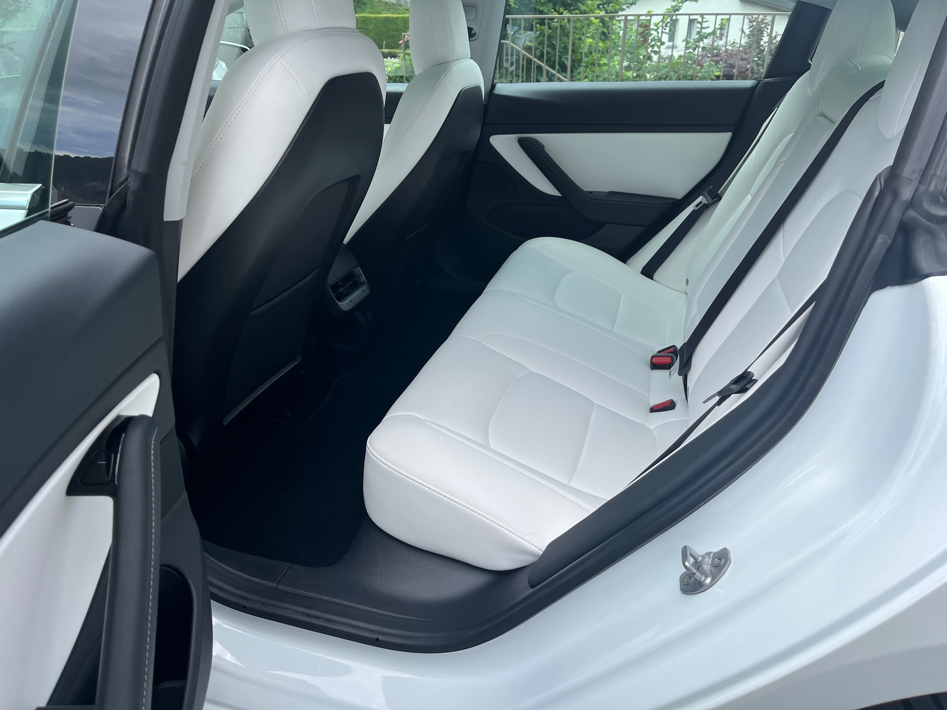 TESLA Model 3 Long Range Dual Motor AWD-image-4