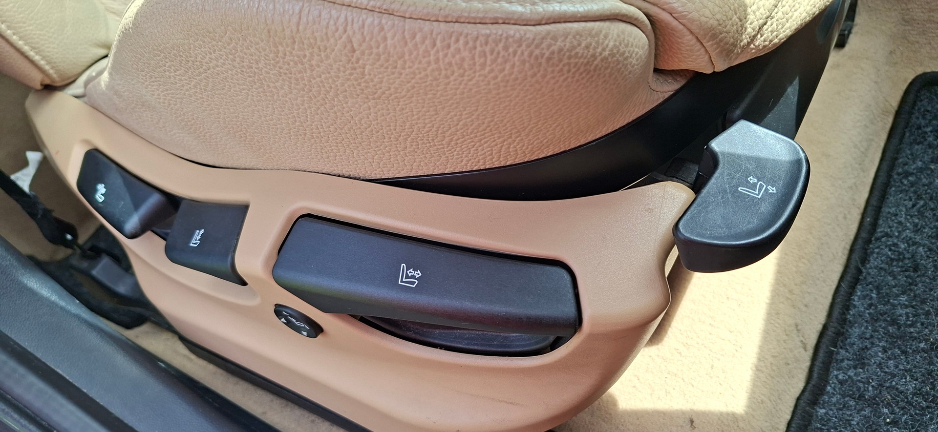 BMW X3 3.0i-image-8