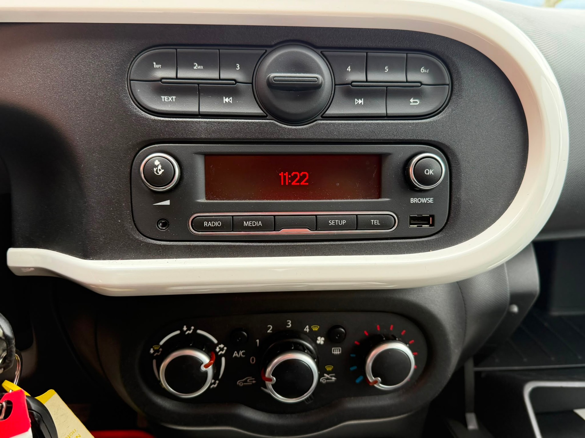 RENAULT Twingo 0.9 Intens-image-13