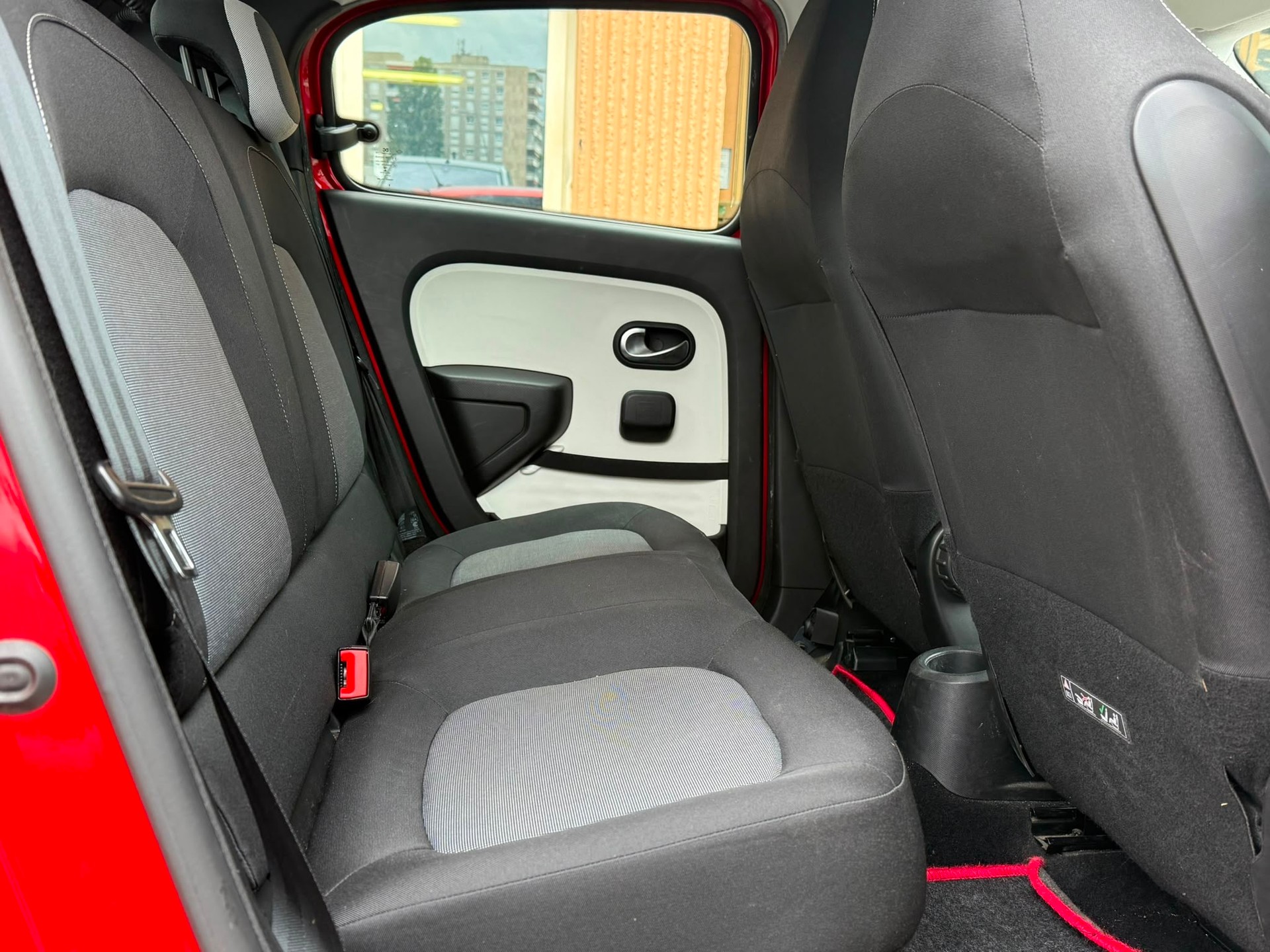 RENAULT Twingo 0.9 Intens-image-12