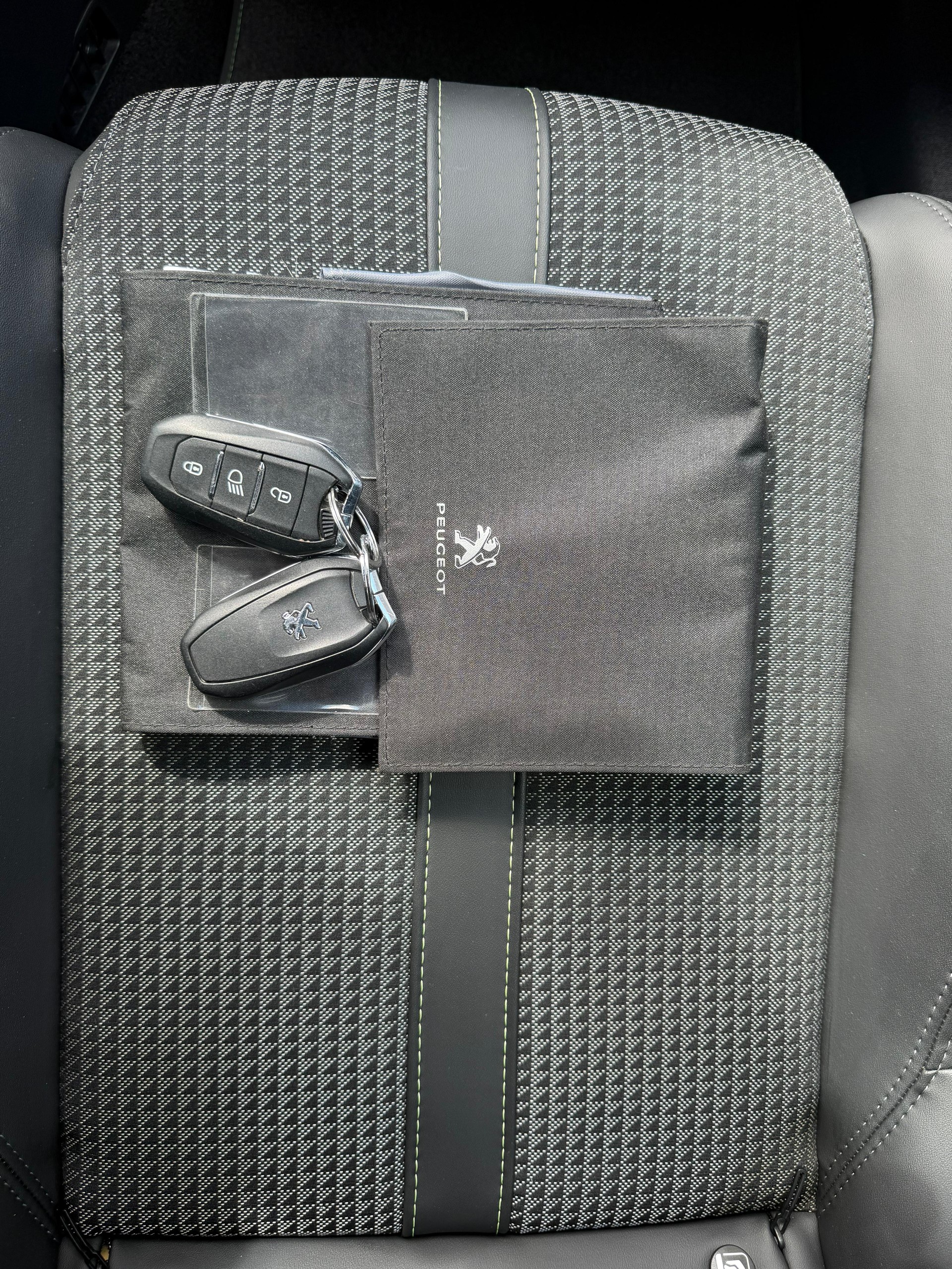 PEUGEOT 208 Elektrik GT Pack-image-12