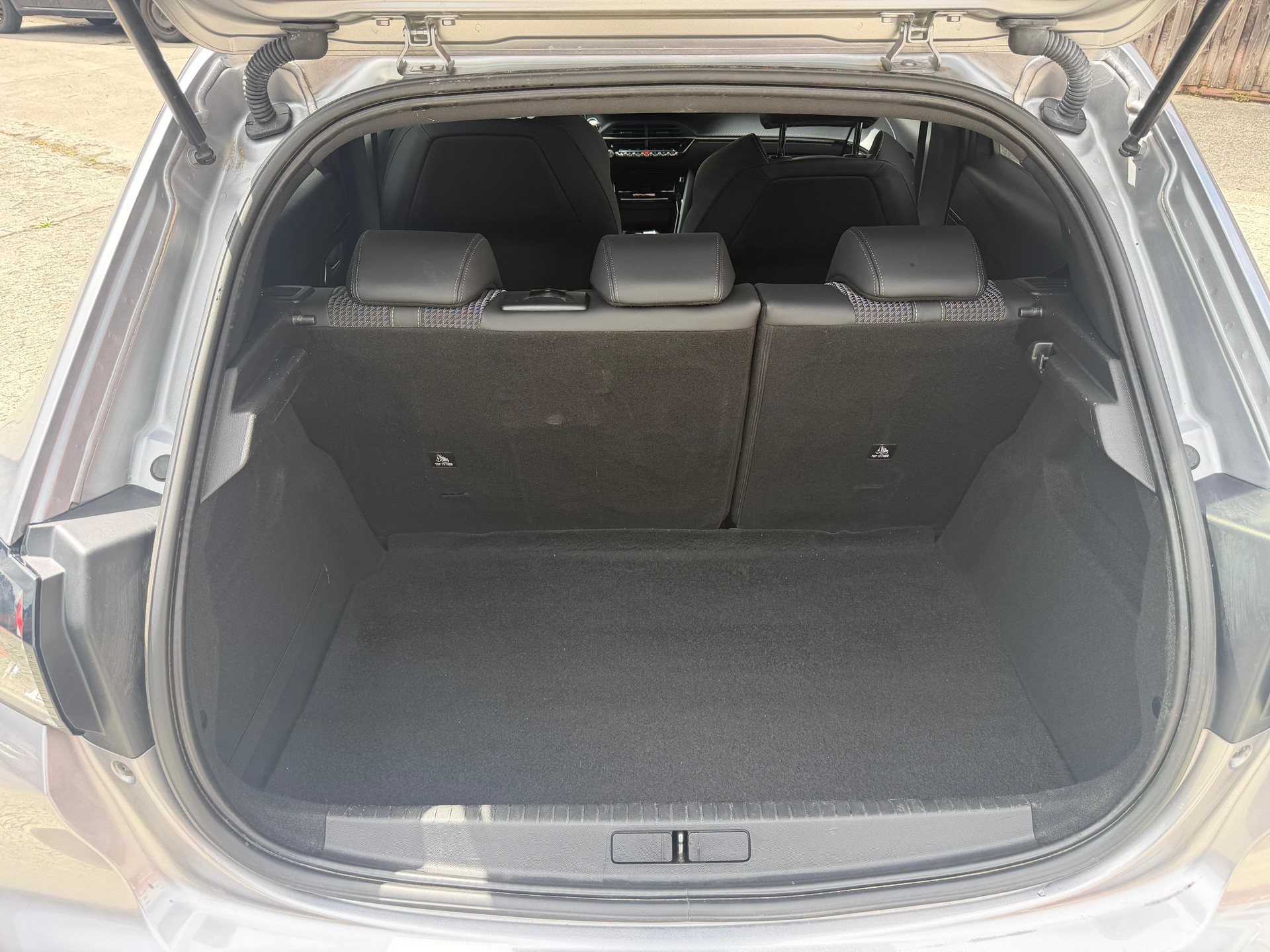 PEUGEOT 208 Elektrik GT Pack-image-13