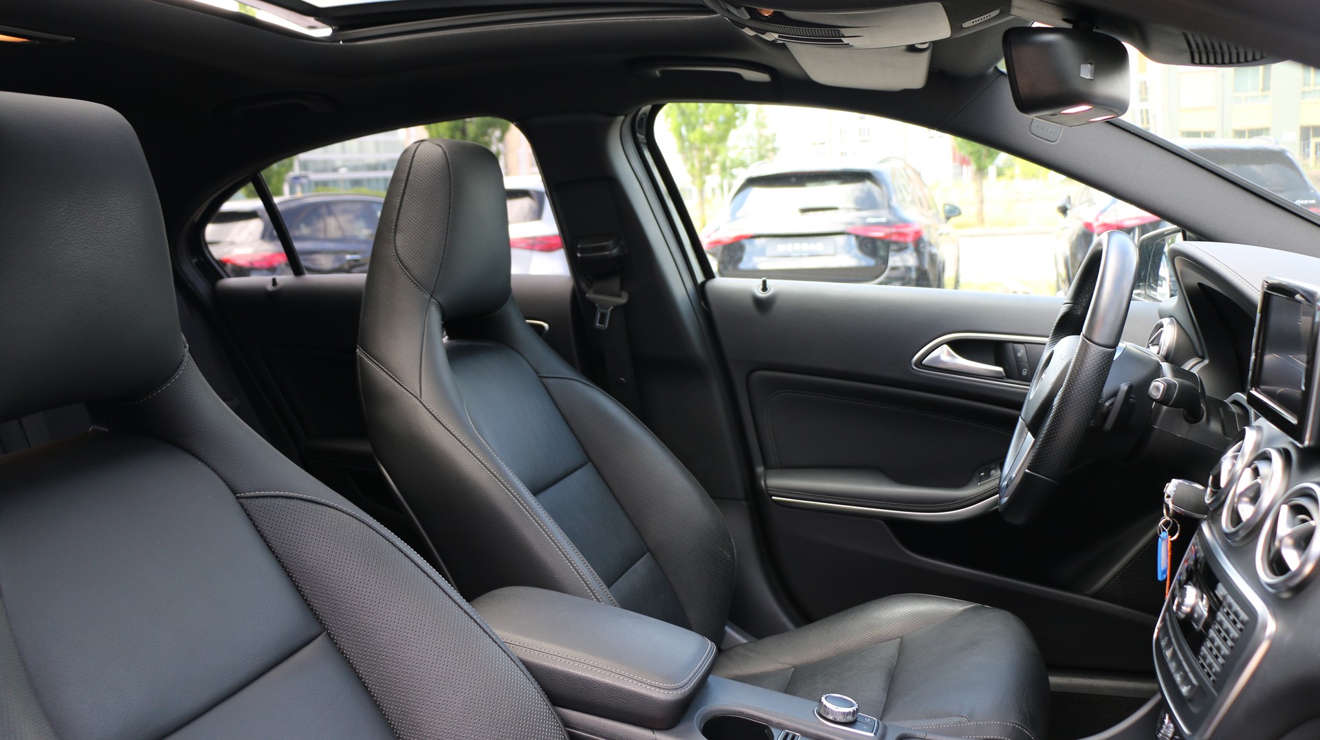 MERCEDES-BENZ A 250 AMG Line 4Matic-image-17