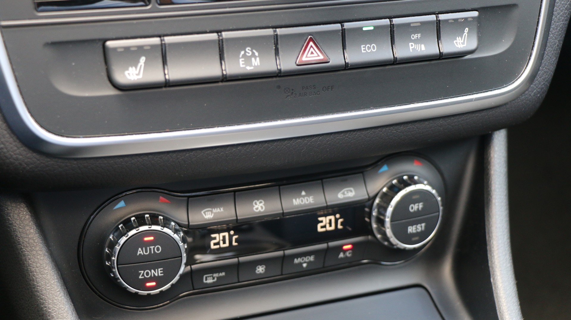 MERCEDES-BENZ A 250 AMG Line 4Matic-image-7