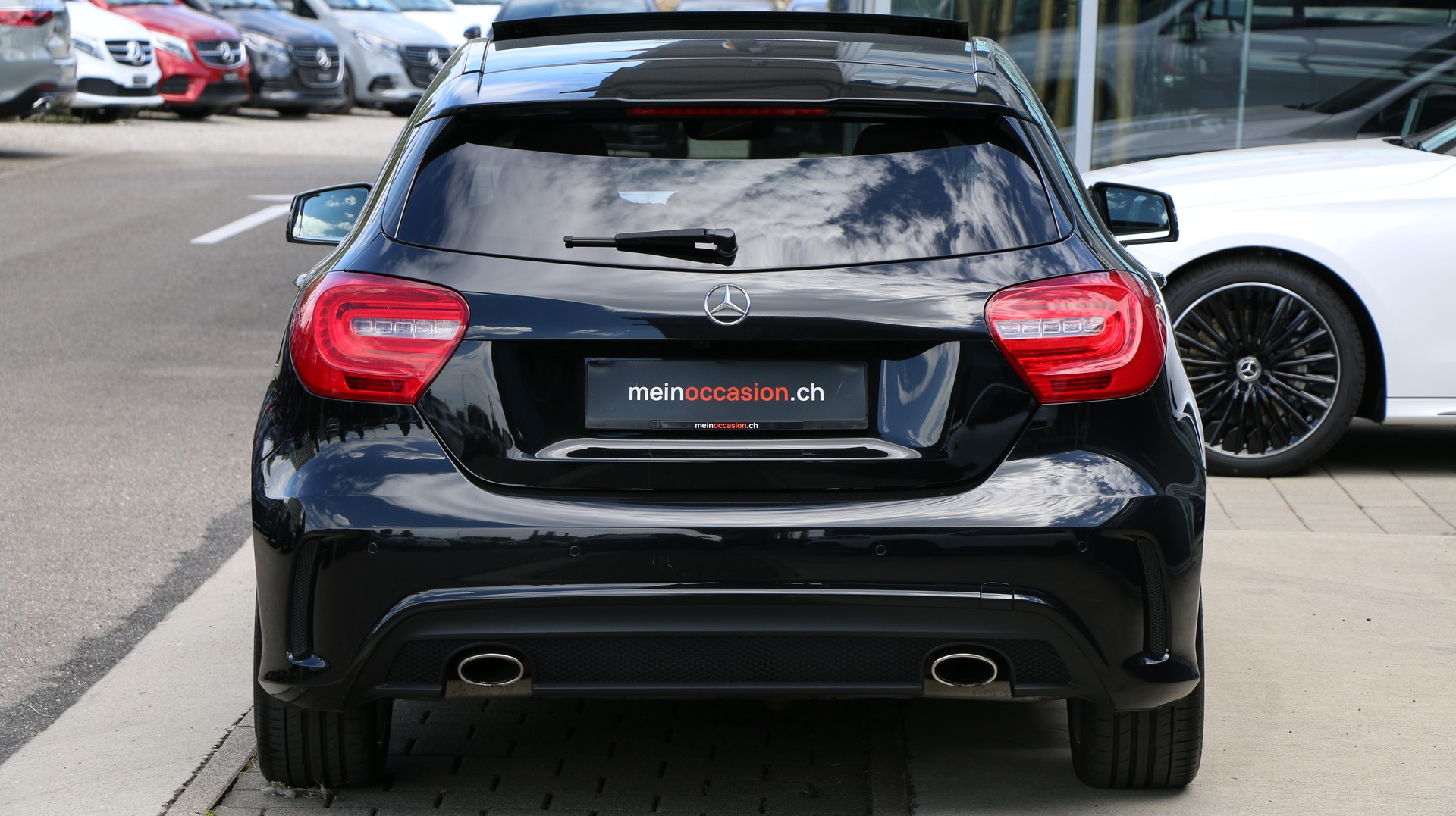 MERCEDES-BENZ A 250 AMG Line 4Matic-image-4