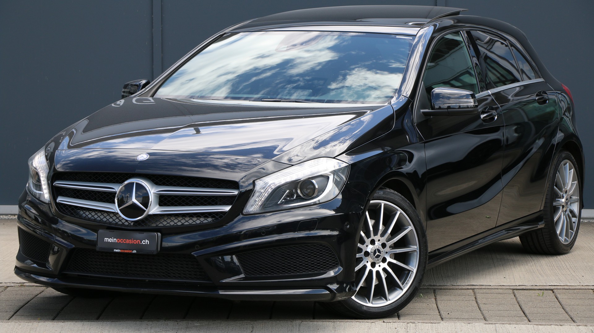 MERCEDES-BENZ A 250 AMG Line 4Matic-image-0