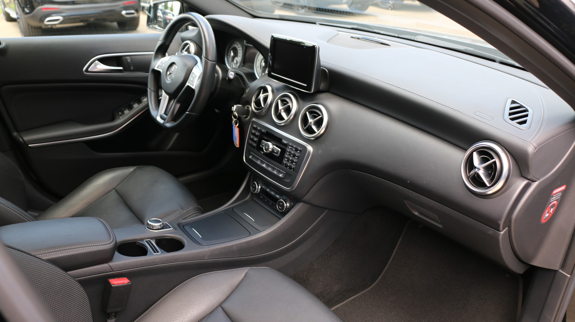 MERCEDES-BENZ A 250 AMG Line 4Matic-image-20