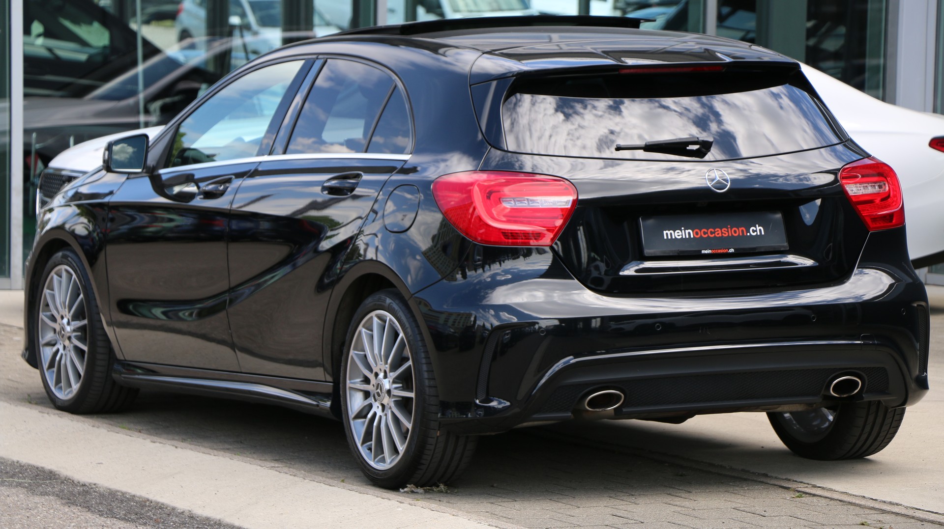 MERCEDES-BENZ A 250 AMG Line 4Matic-image-3