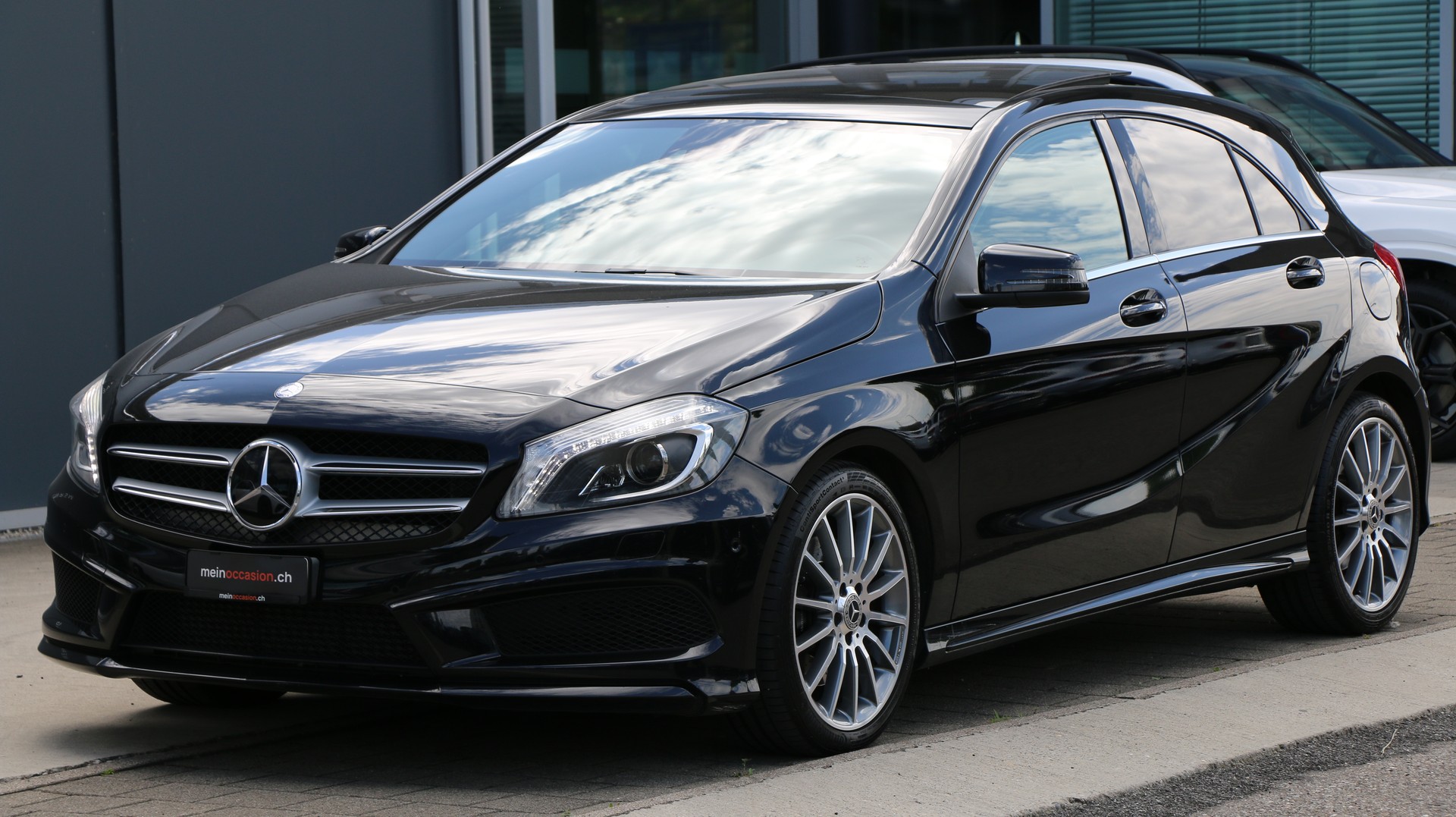 MERCEDES-BENZ A 250 AMG Line 4Matic-image-1