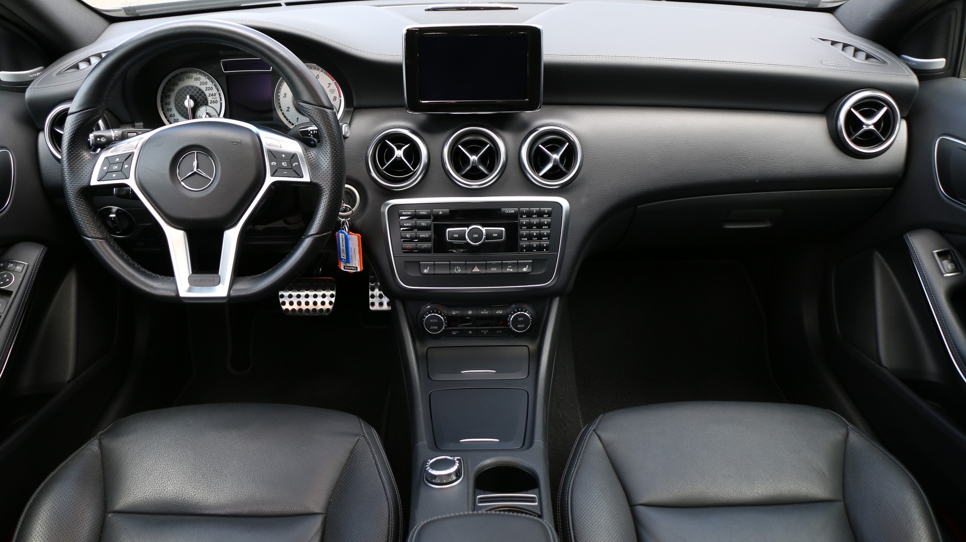 MERCEDES-BENZ A 250 AMG Line 4Matic-image-13