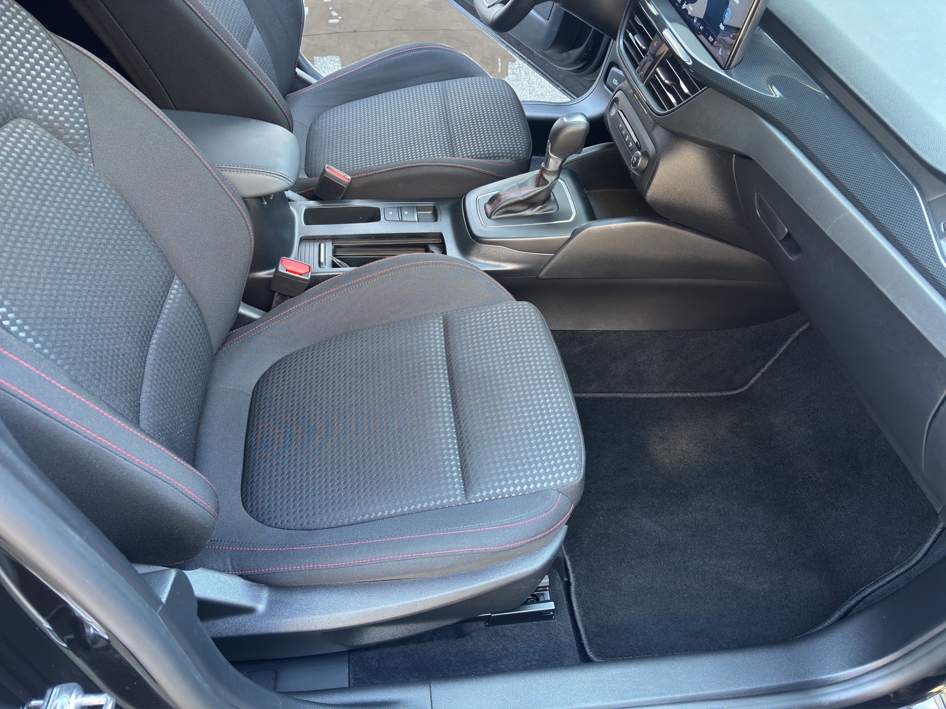FORD Focus 1.0 MHEV ST-Line Automat-image-17