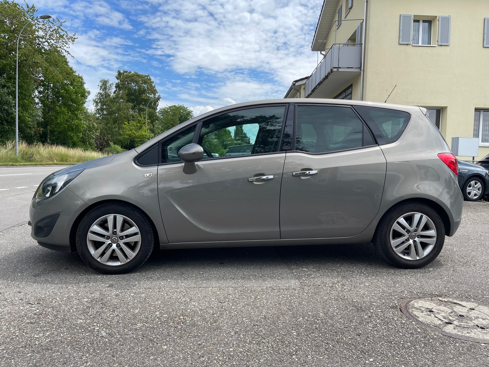 OPEL Meriva 1.7 CDTi Cosmo Automatic-image-1