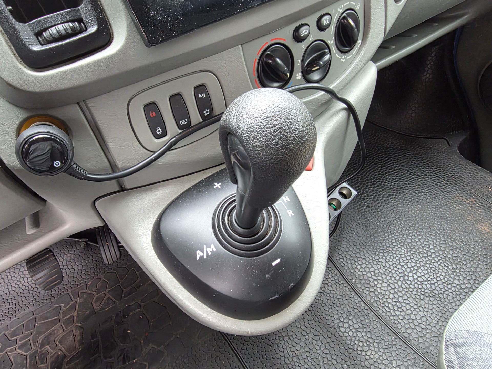OPEL Vivaro 2.5 CDTI 2.9t ☆☆☆ MFK: 29.04.2026 ☆☆☆-image-8