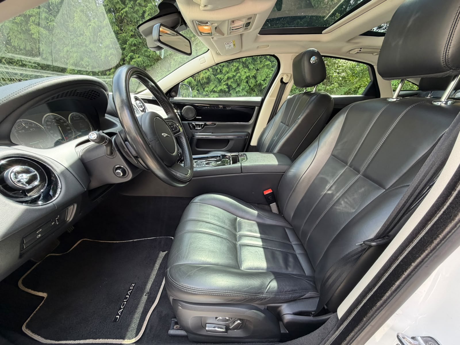 JAGUAR XJ 3.0d V6 Premium Luxury Automatic-image-9