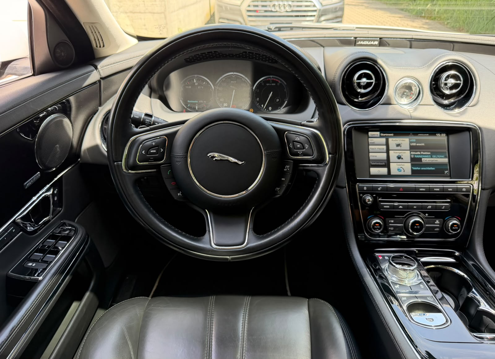 JAGUAR XJ 3.0d V6 Premium Luxury Automatic-image-23