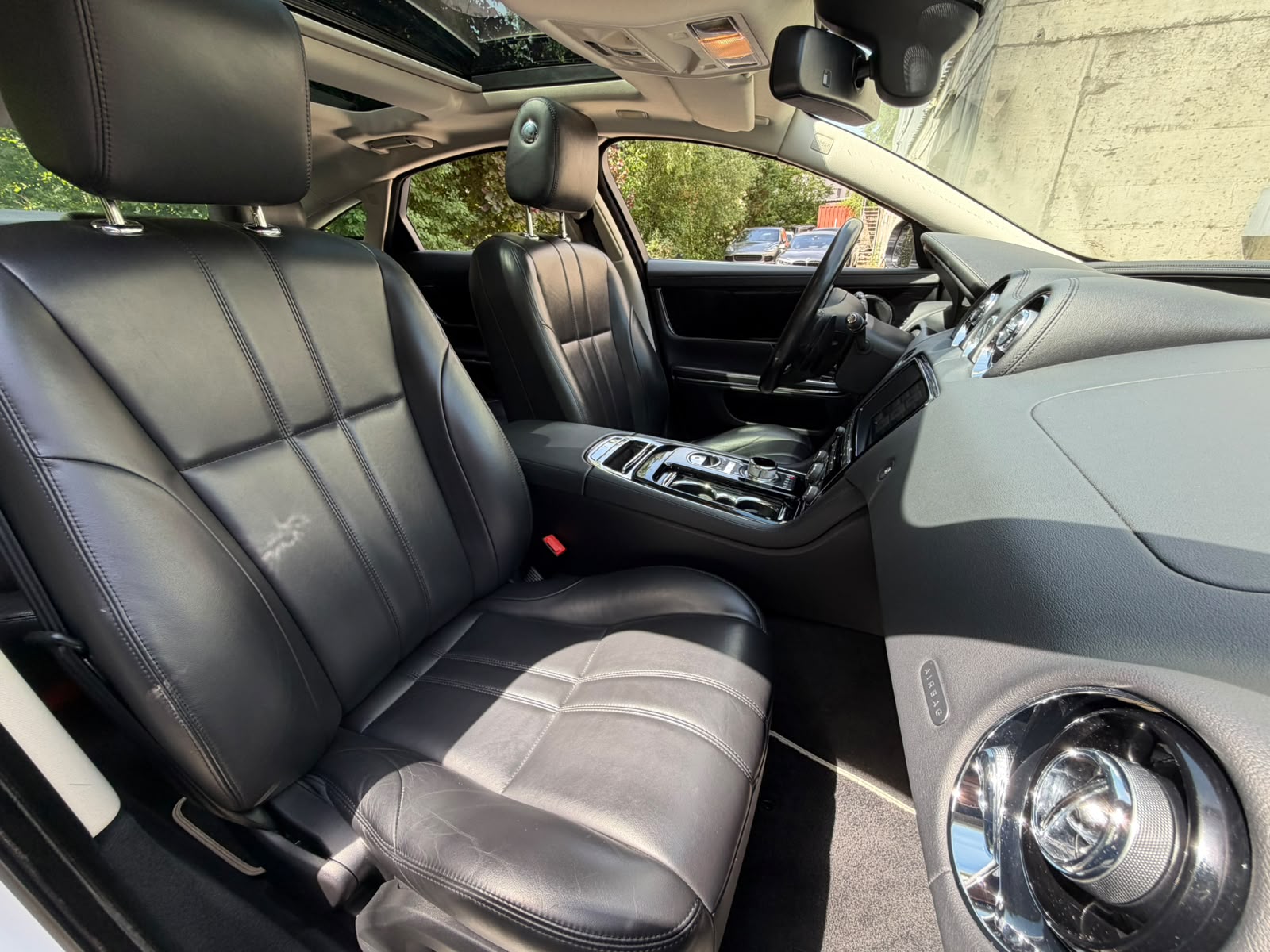 JAGUAR XJ 3.0d V6 Premium Luxury Automatic-image-19