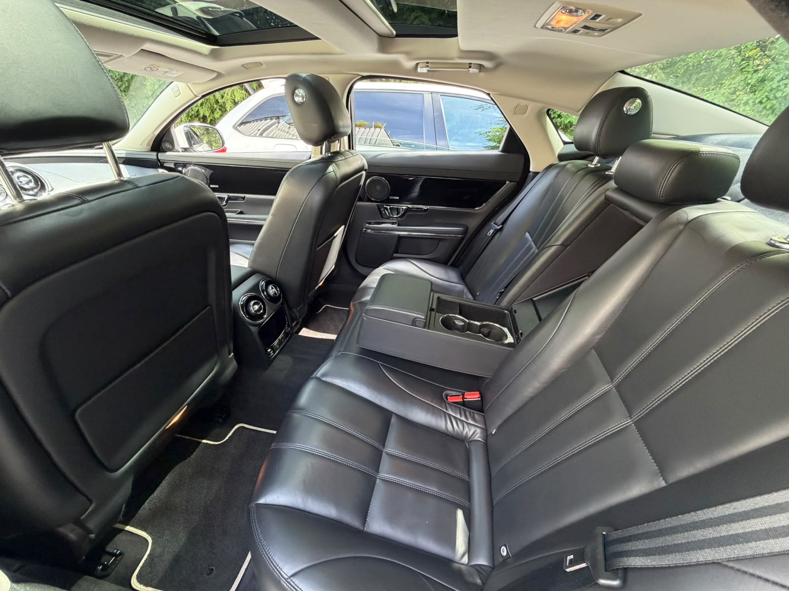 JAGUAR XJ 3.0d V6 Premium Luxury Automatic-image-14