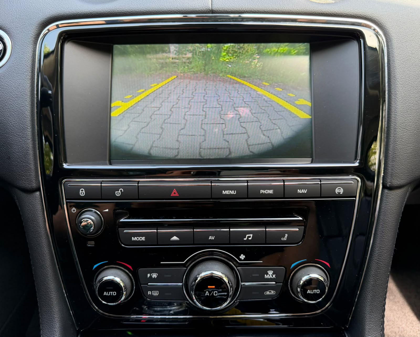 JAGUAR XJ 3.0d V6 Premium Luxury Automatic-image-25
