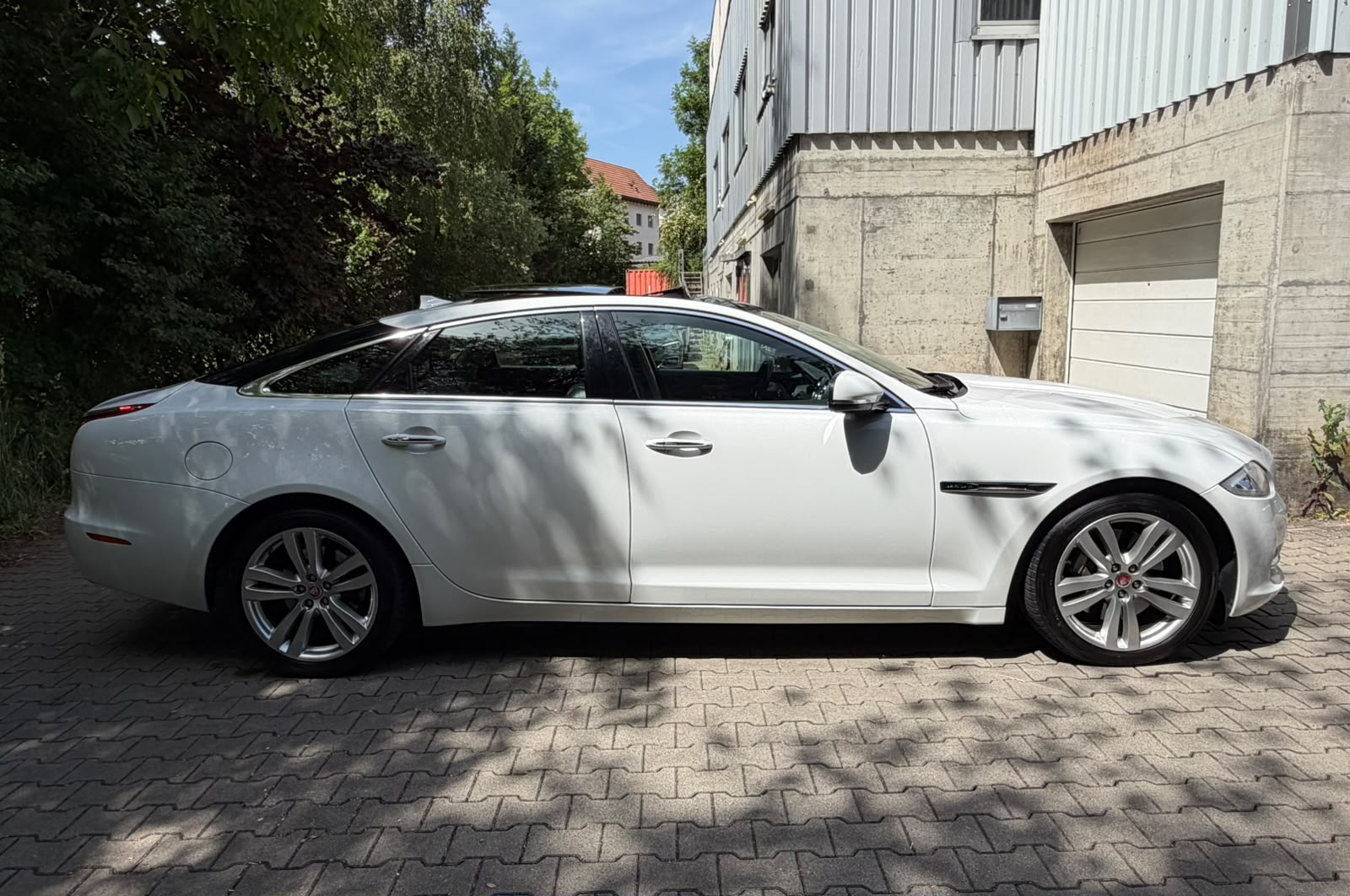 JAGUAR XJ 3.0d V6 Premium Luxury Automatic-image-5