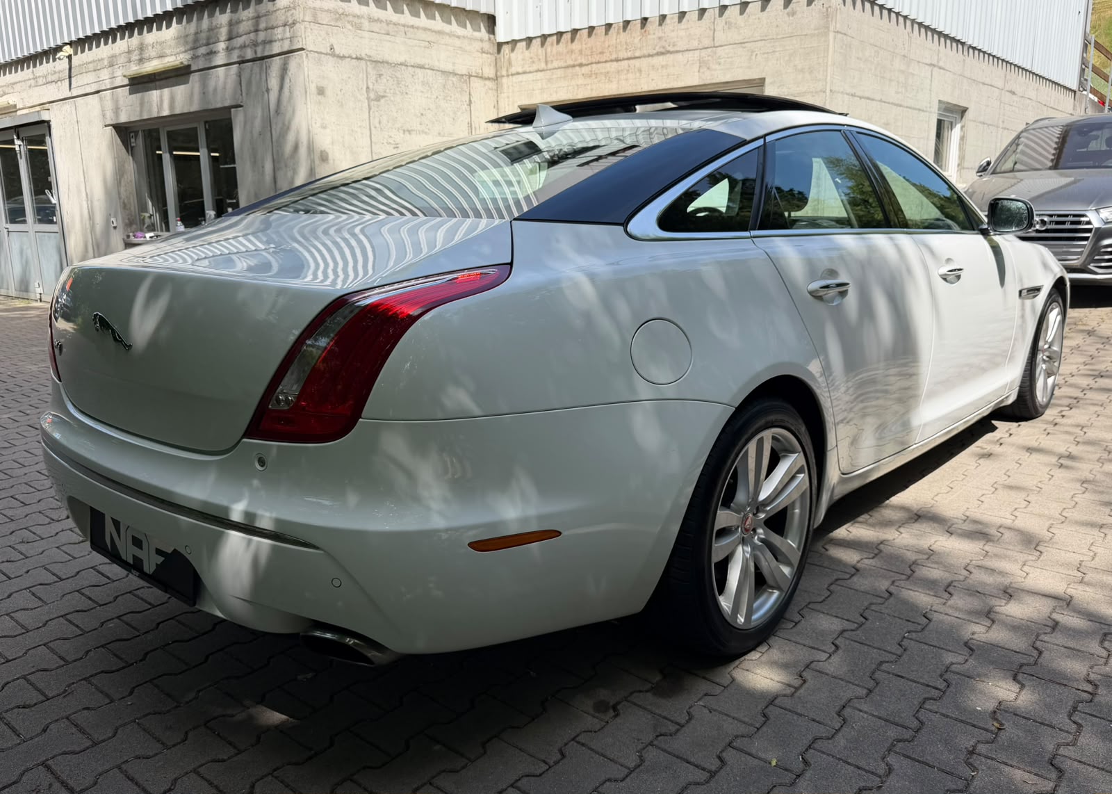 JAGUAR XJ 3.0d V6 Premium Luxury Automatic-image-4