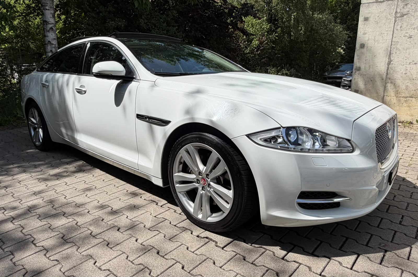 JAGUAR XJ 3.0d V6 Premium Luxury Automatic-image-6