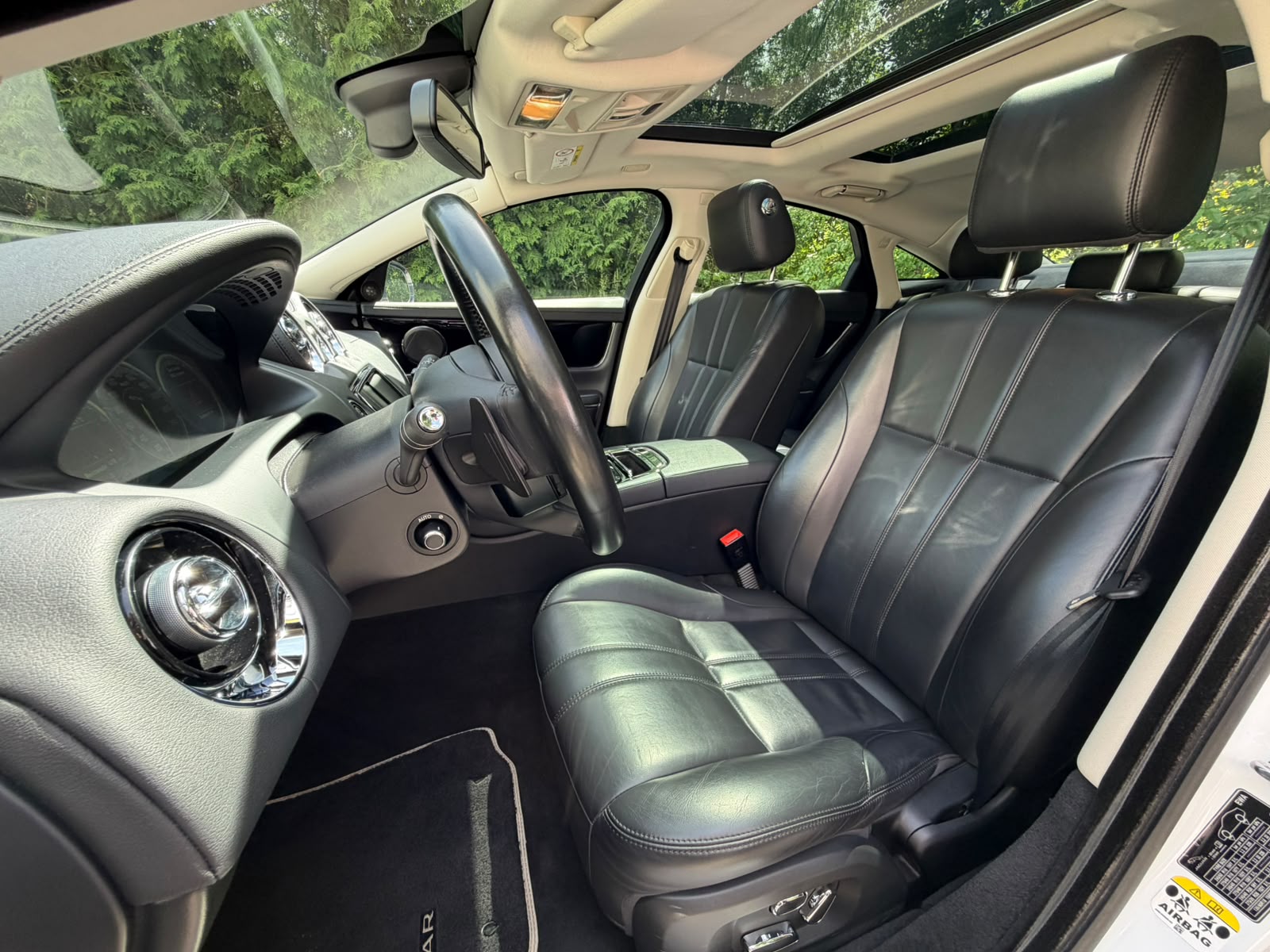 JAGUAR XJ 3.0d V6 Premium Luxury Automatic-image-11