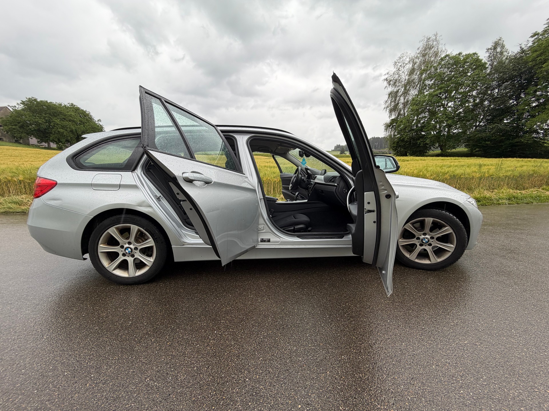 BMW 320d Touring Steptronic-image-5