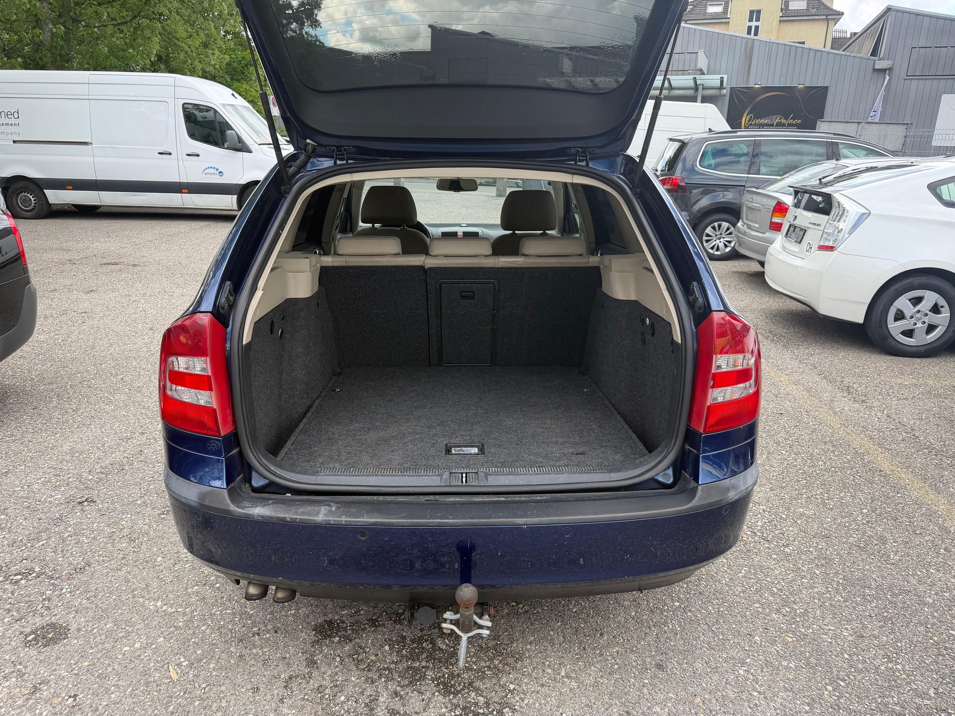 SKODA Octavia 2.0 TDI Elegance * Klima-auto * Tempomat * Sitzheizung * RF-Kamera * PDC H * B04 *-image-13