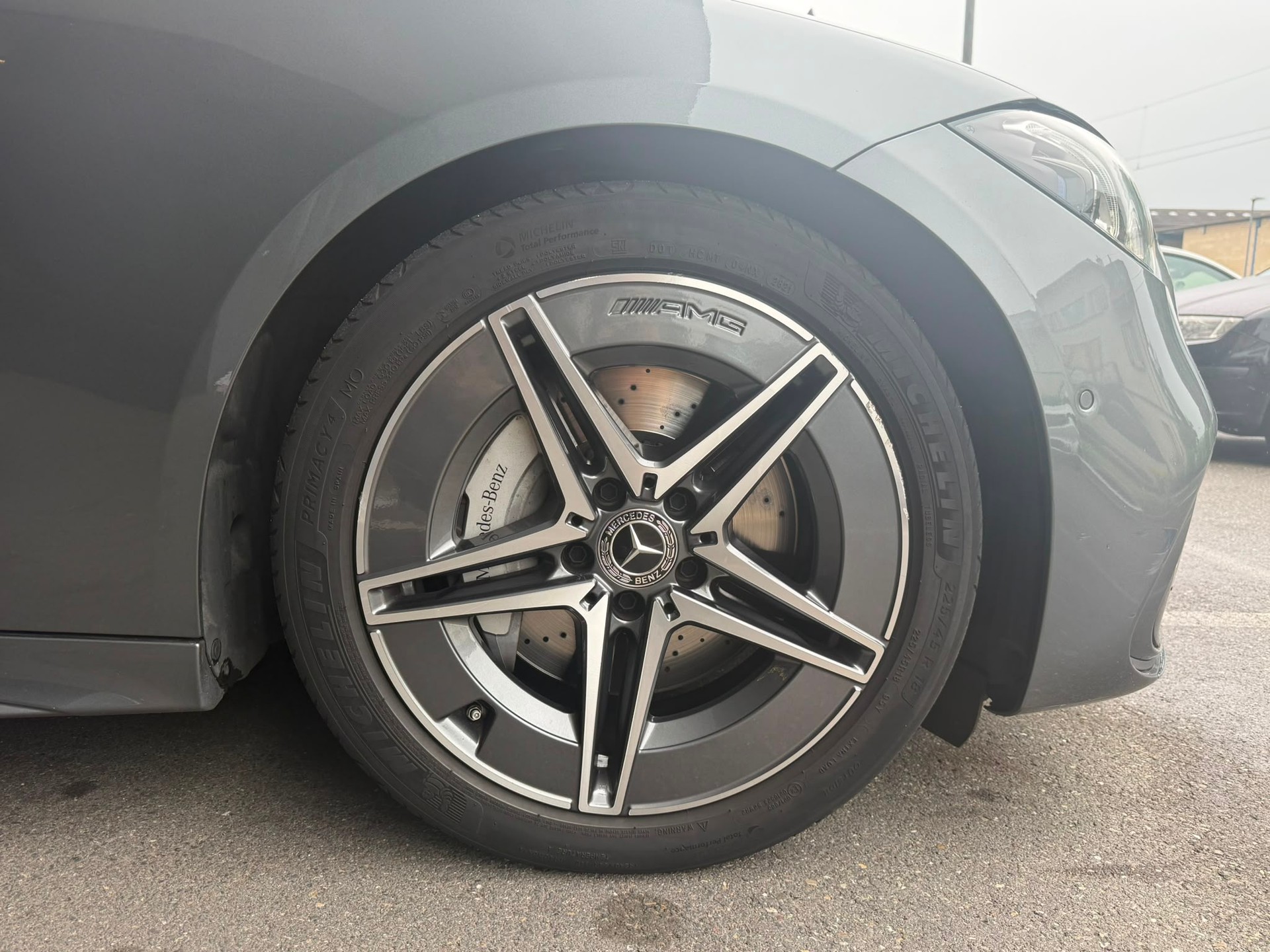 MERCEDES-BENZ C 200 AMG Line-image-4