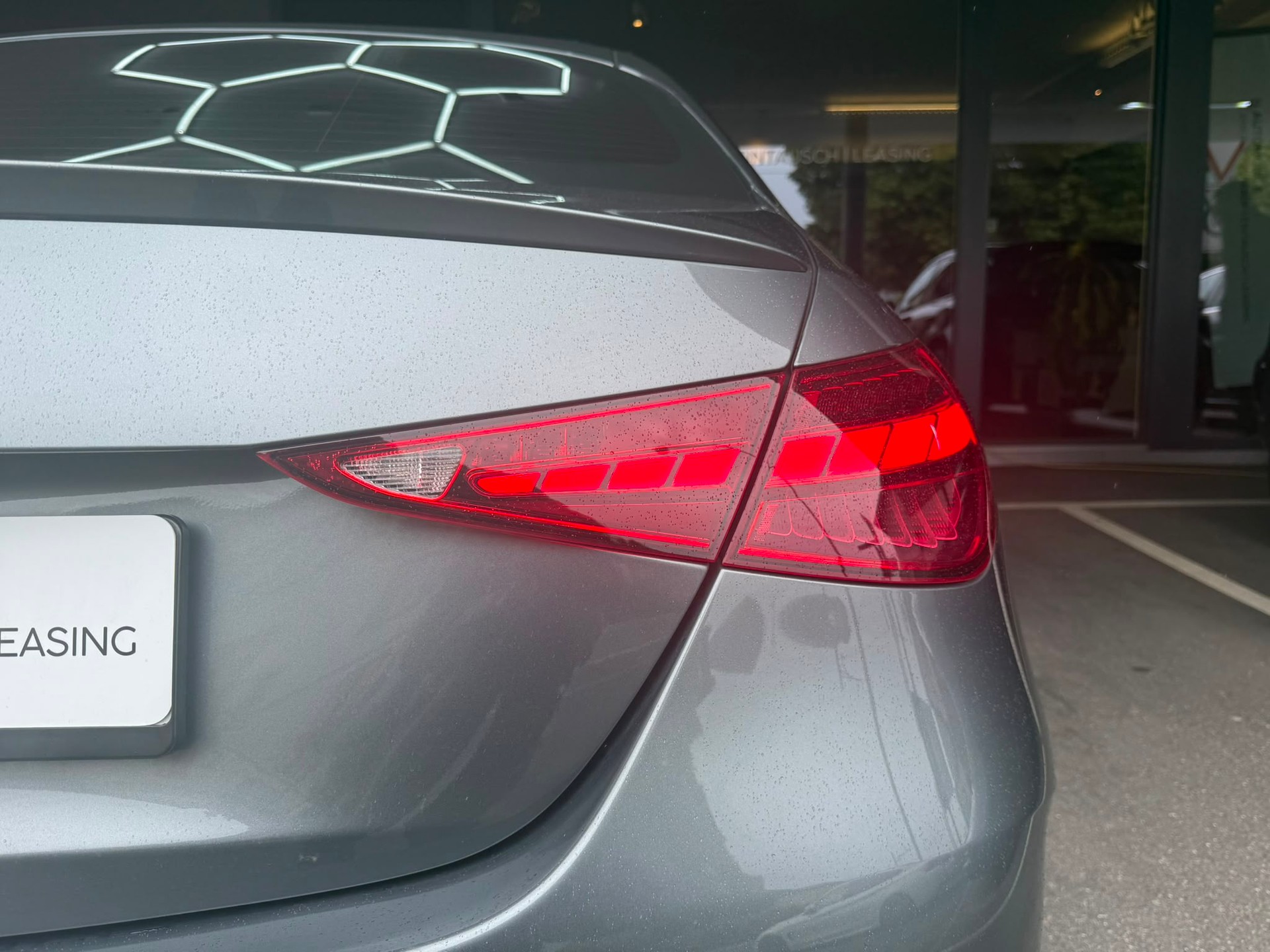 MERCEDES-BENZ C 200 AMG Line-image-8