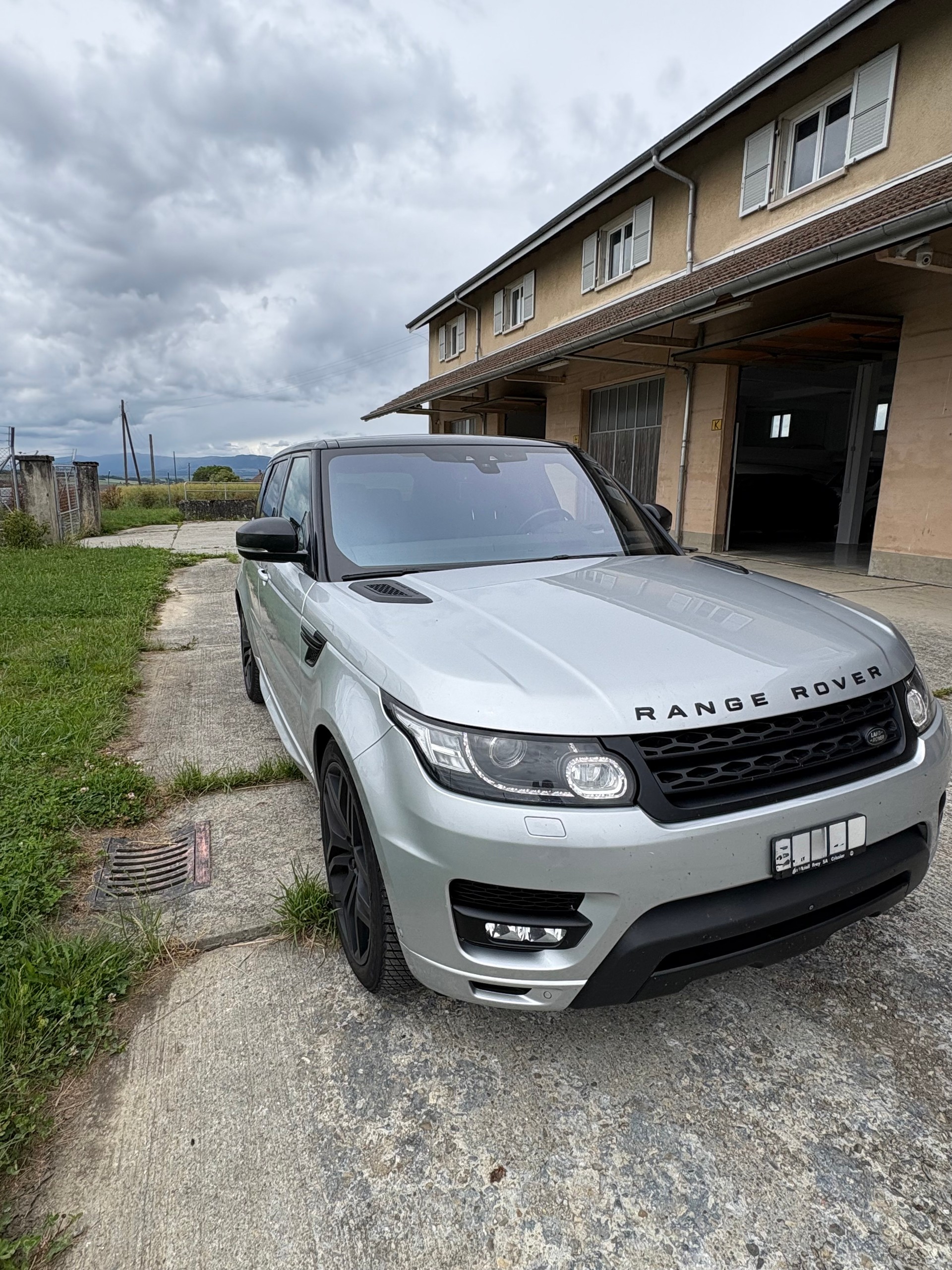 LAND ROVER 3.0 SDV6 HSE Dynamic-image-3