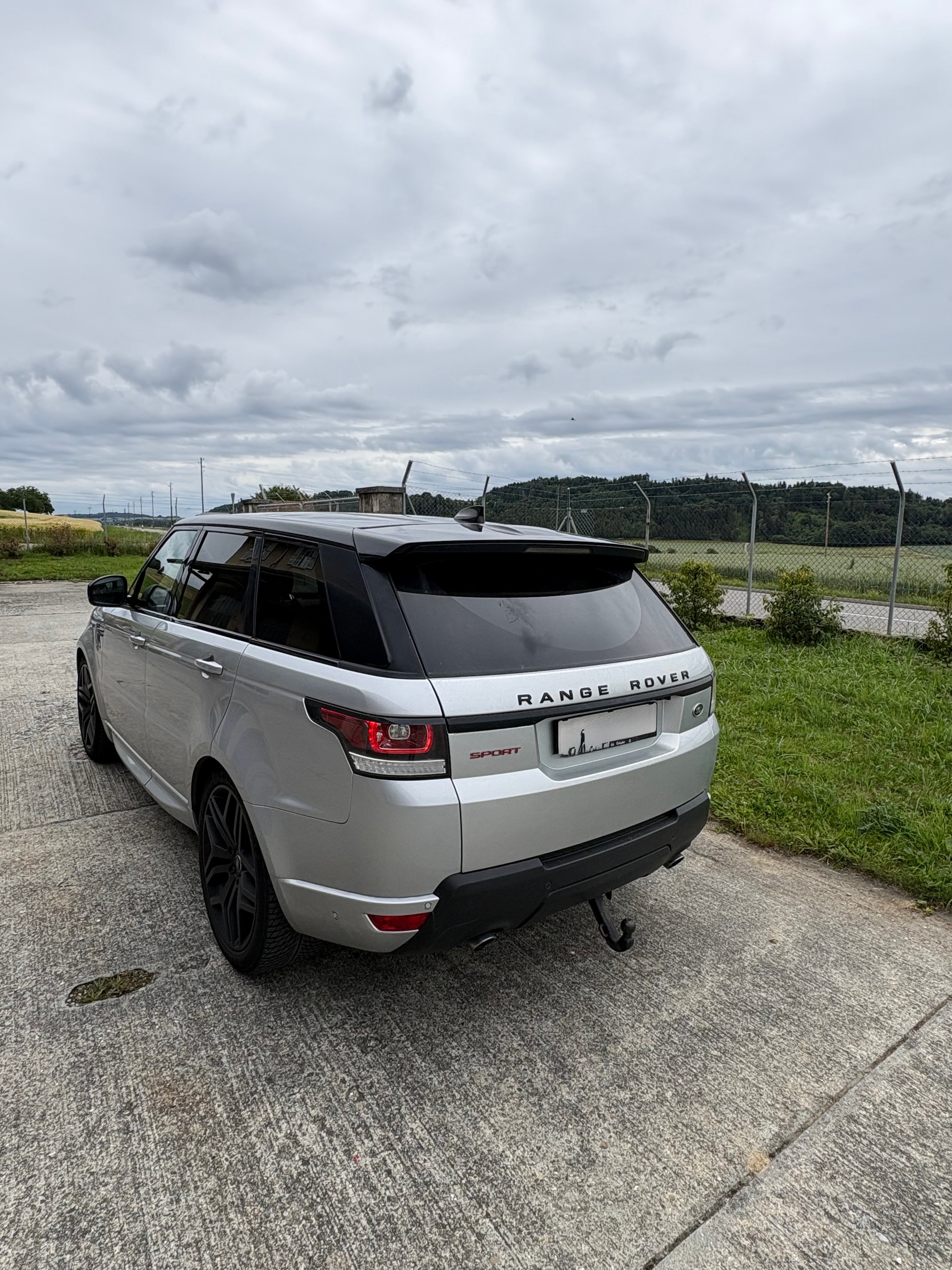 LAND ROVER 3.0 SDV6 HSE Dynamic-image-1