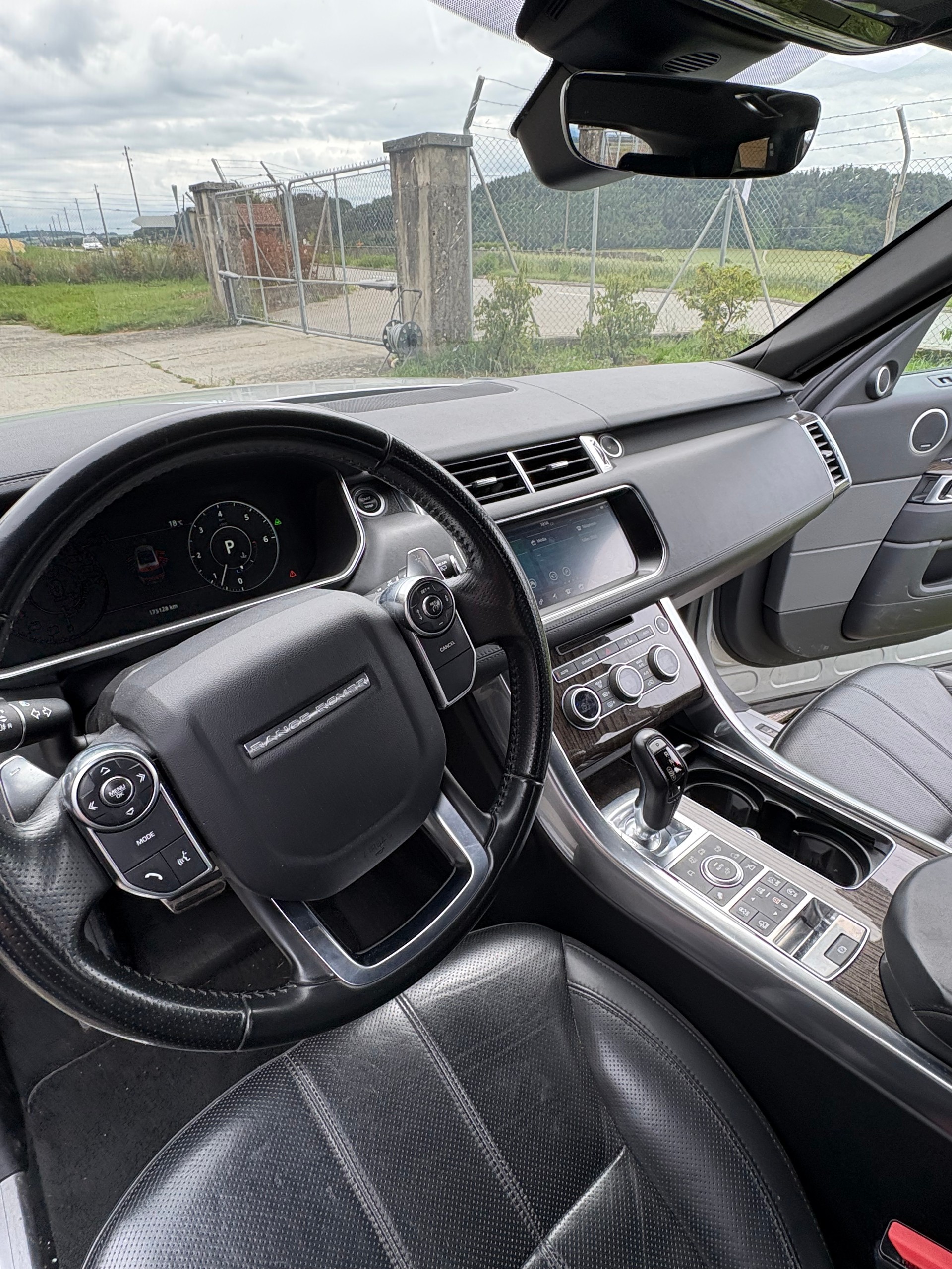LAND ROVER 3.0 SDV6 HSE Dynamic-image-4