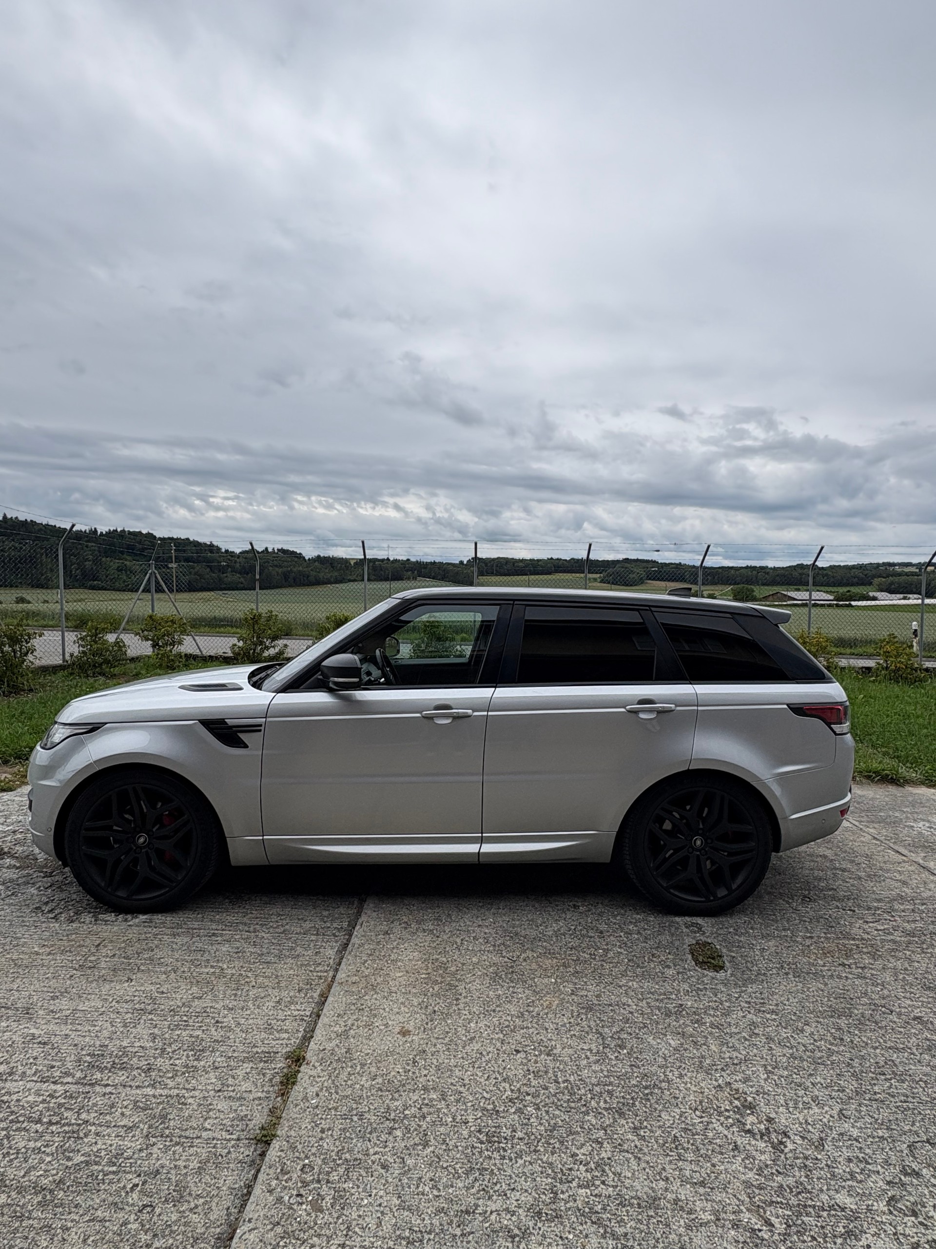 LAND ROVER 3.0 SDV6 HSE Dynamic-image-2