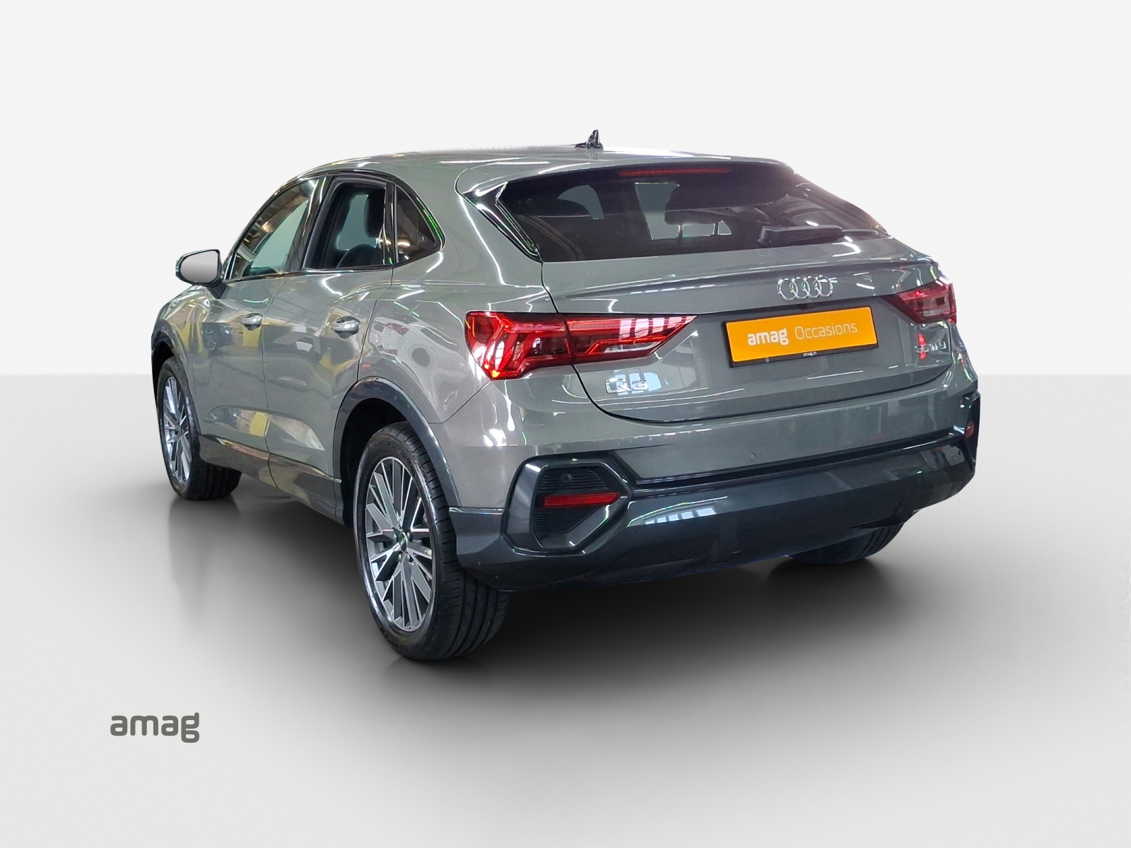 AUDI Q3 Sportback 35 TFSI Attraction S-tronic-image-2